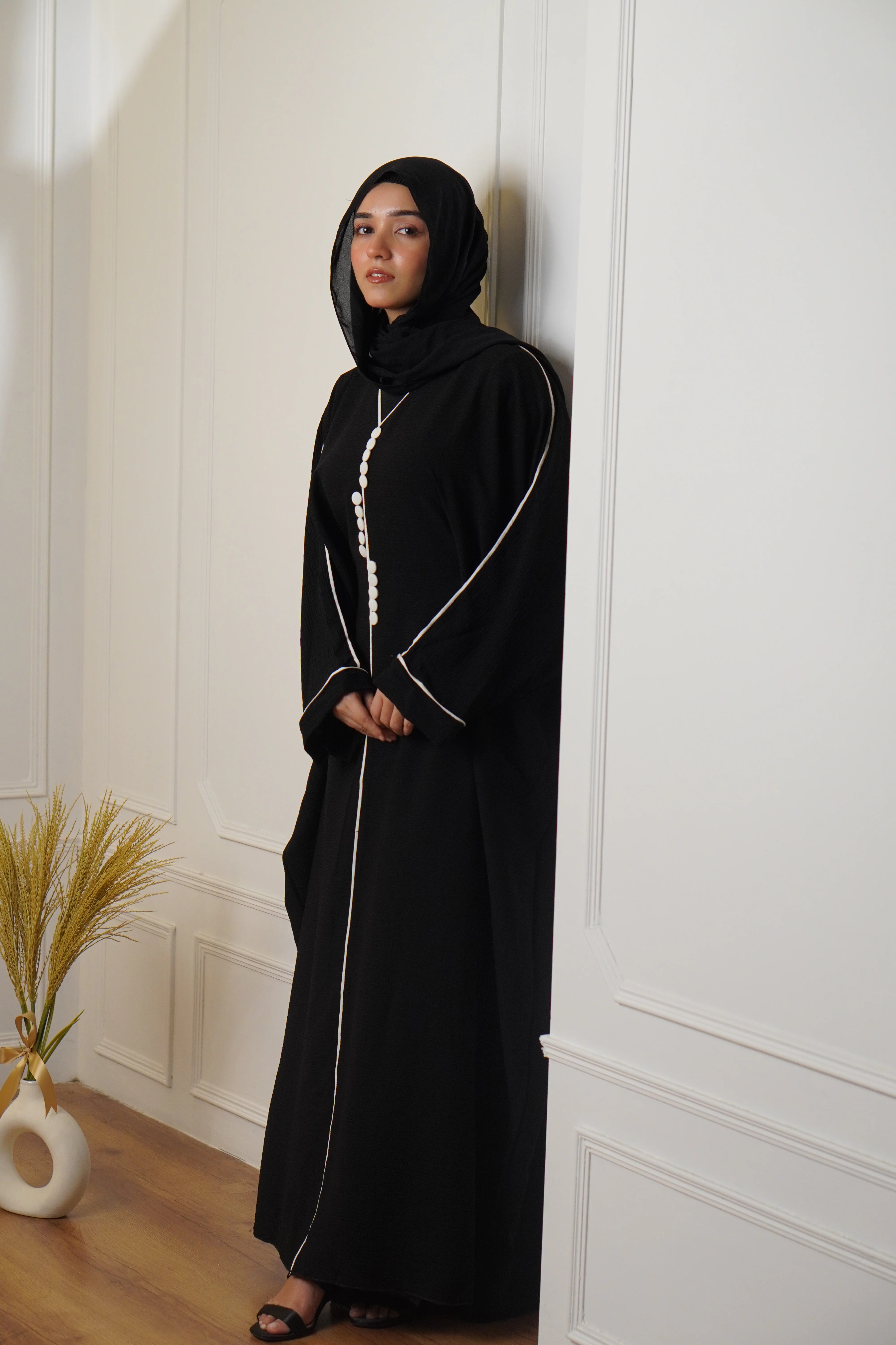 B/W PIPING BUTTONED ABAYAH - Image 3