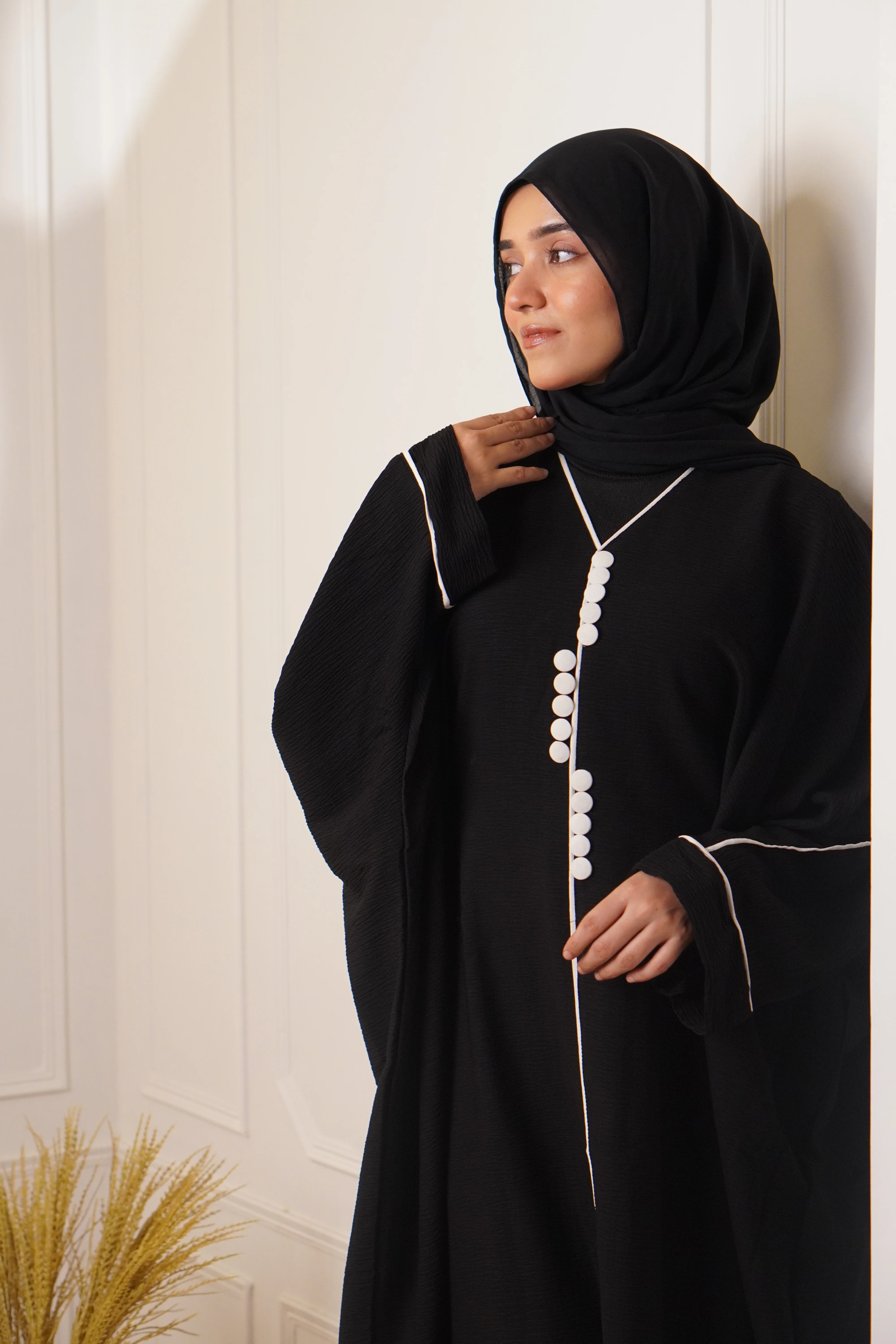B/W PIPING BUTTONED ABAYAH - Image 6