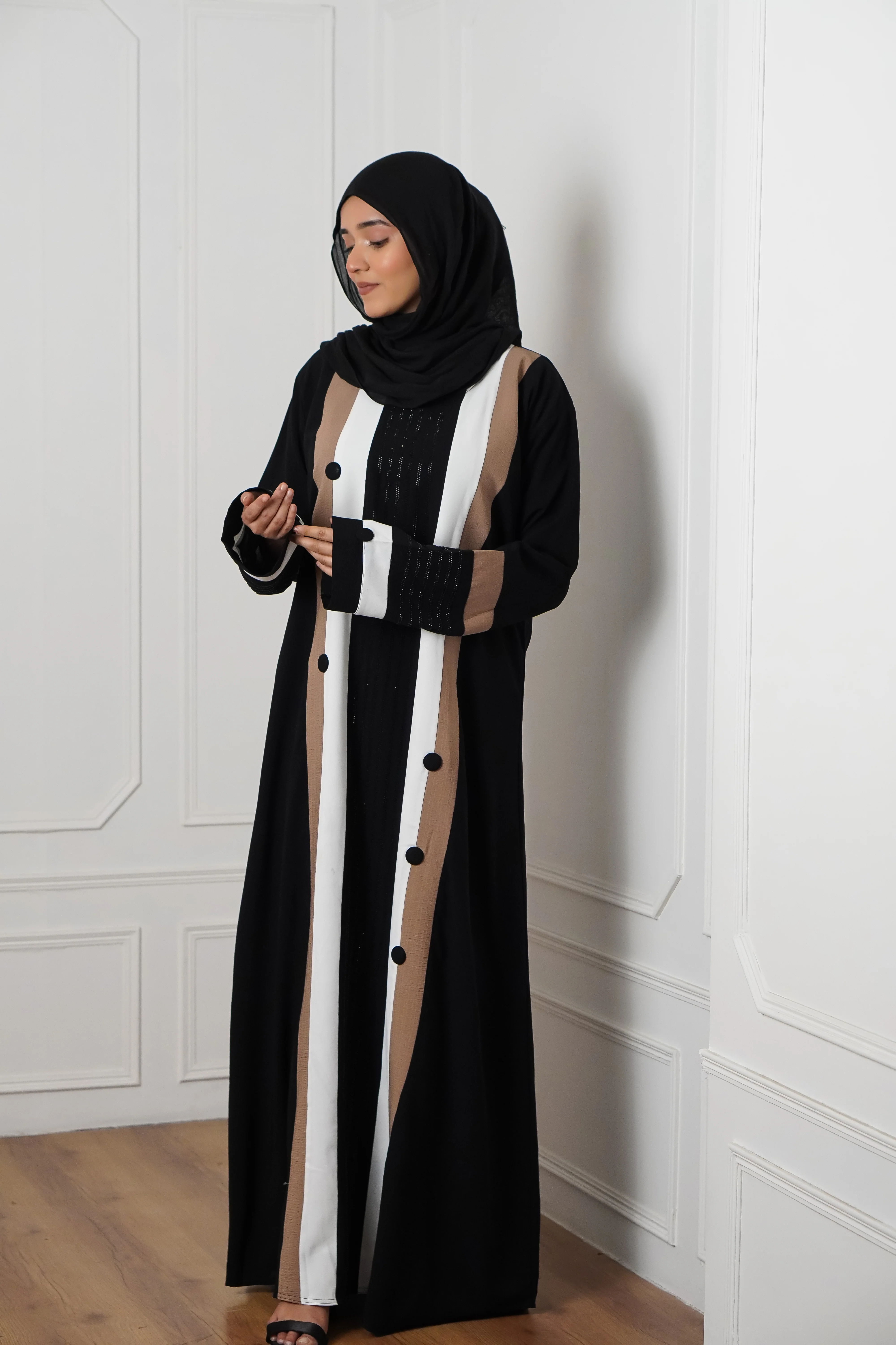 Black & Brown Buttoned Abayah - Image 2