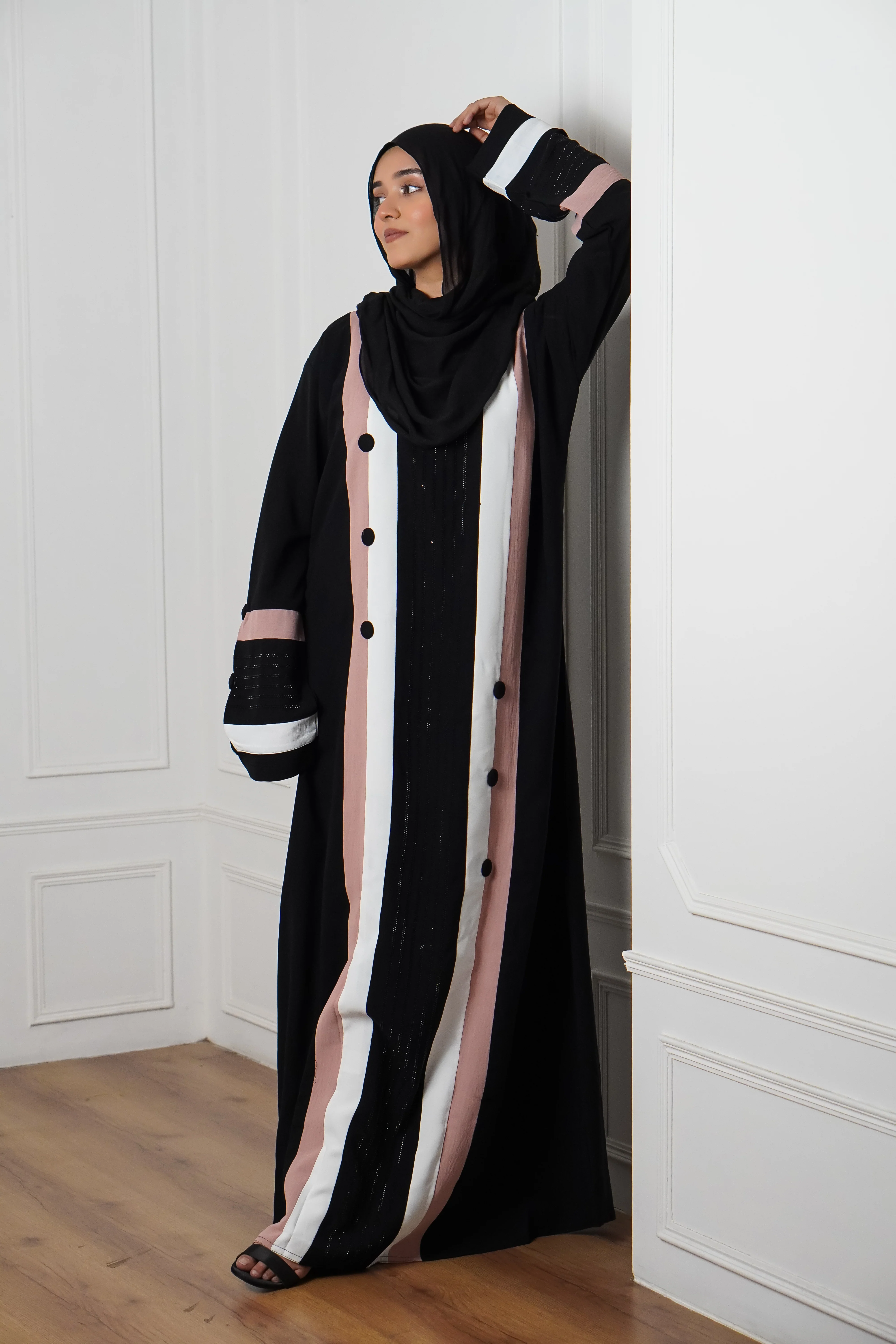 Black & Pink Buttoned Abayah - Image 4