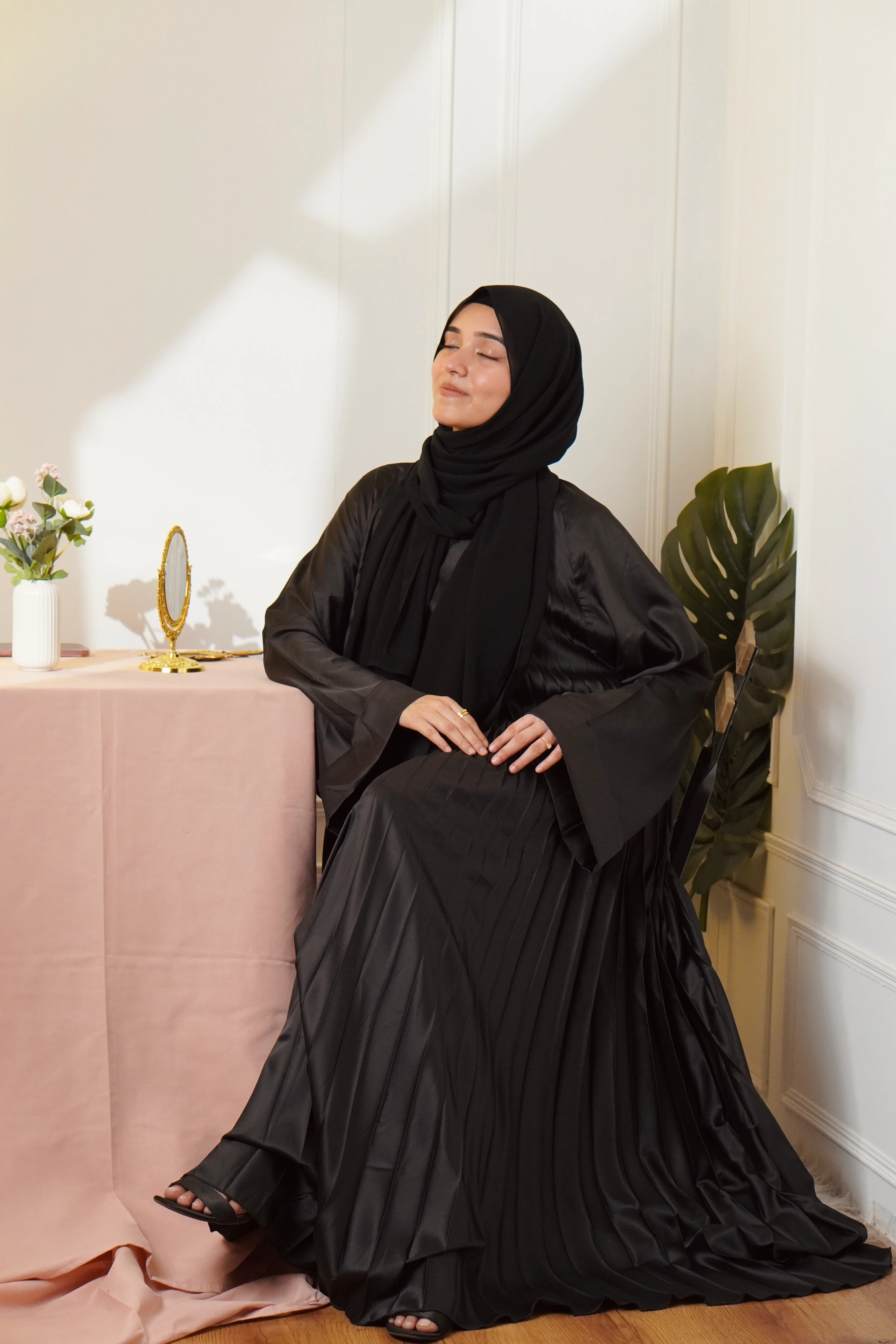 PLEATED ABAYAH - BLACK
