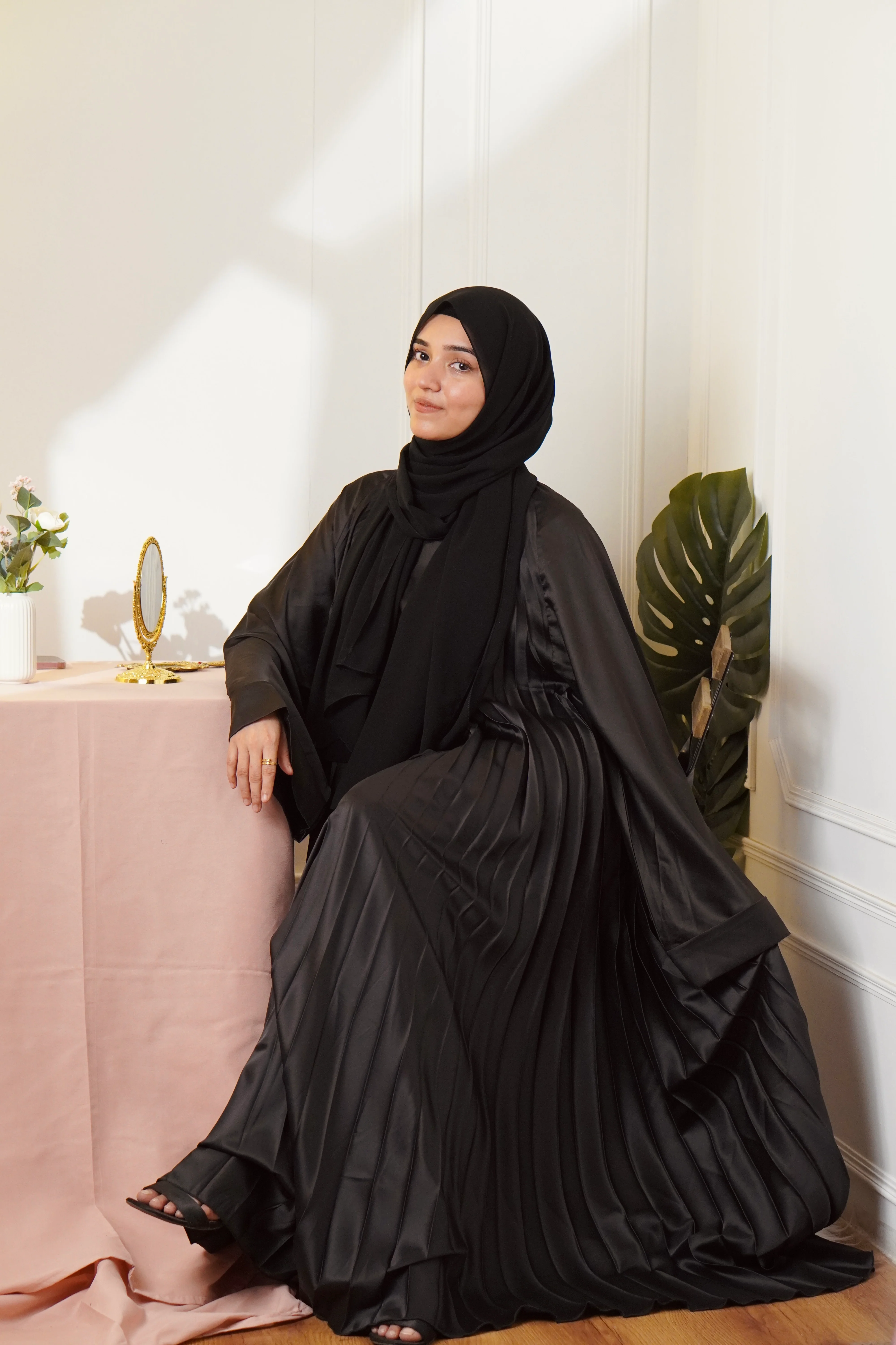 PLEATED ABAYAH - BLACK - Image 2