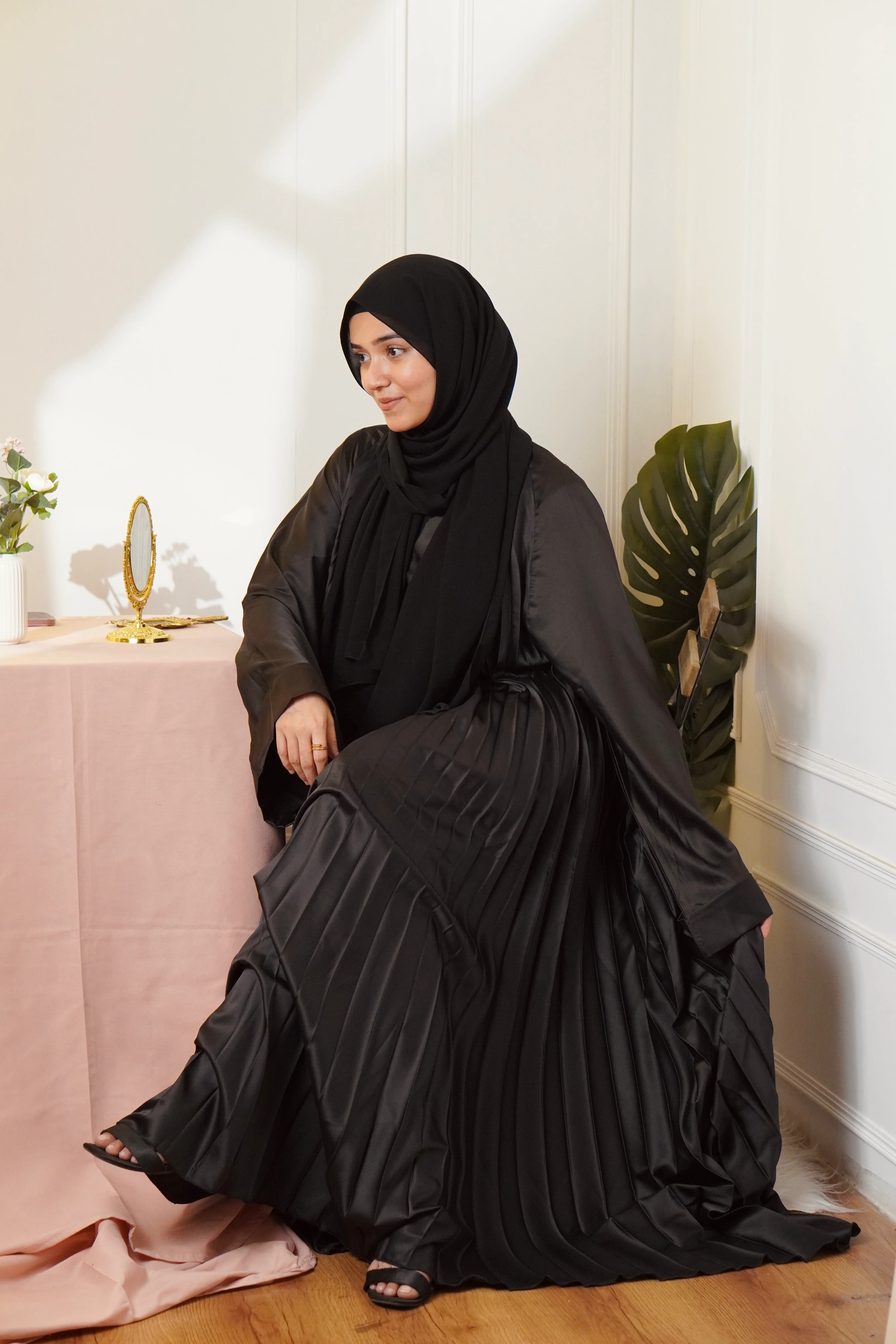 PLEATED ABAYAH - BLACK - Image 4