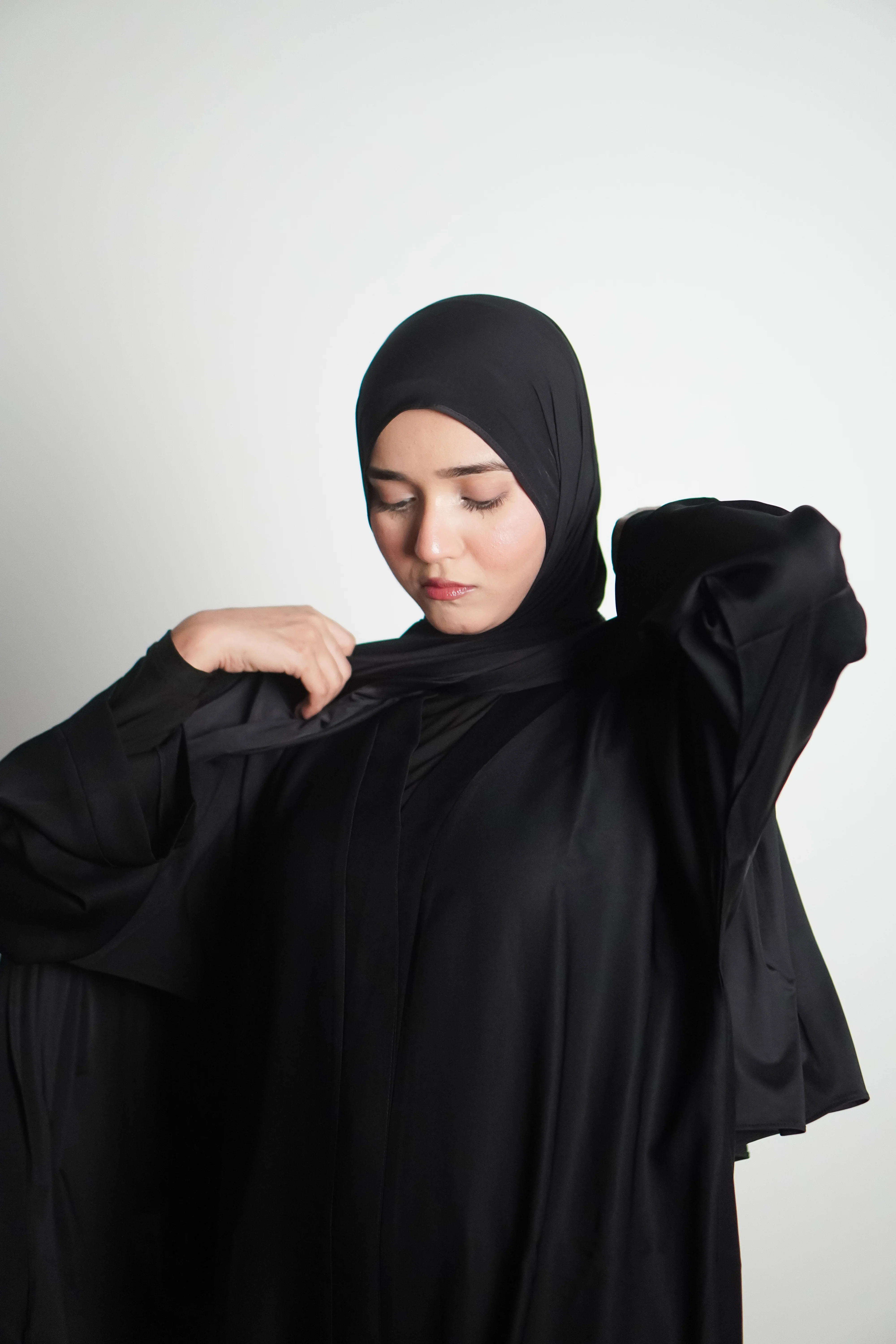 Classic Black Abayah 2.0 - Image 10