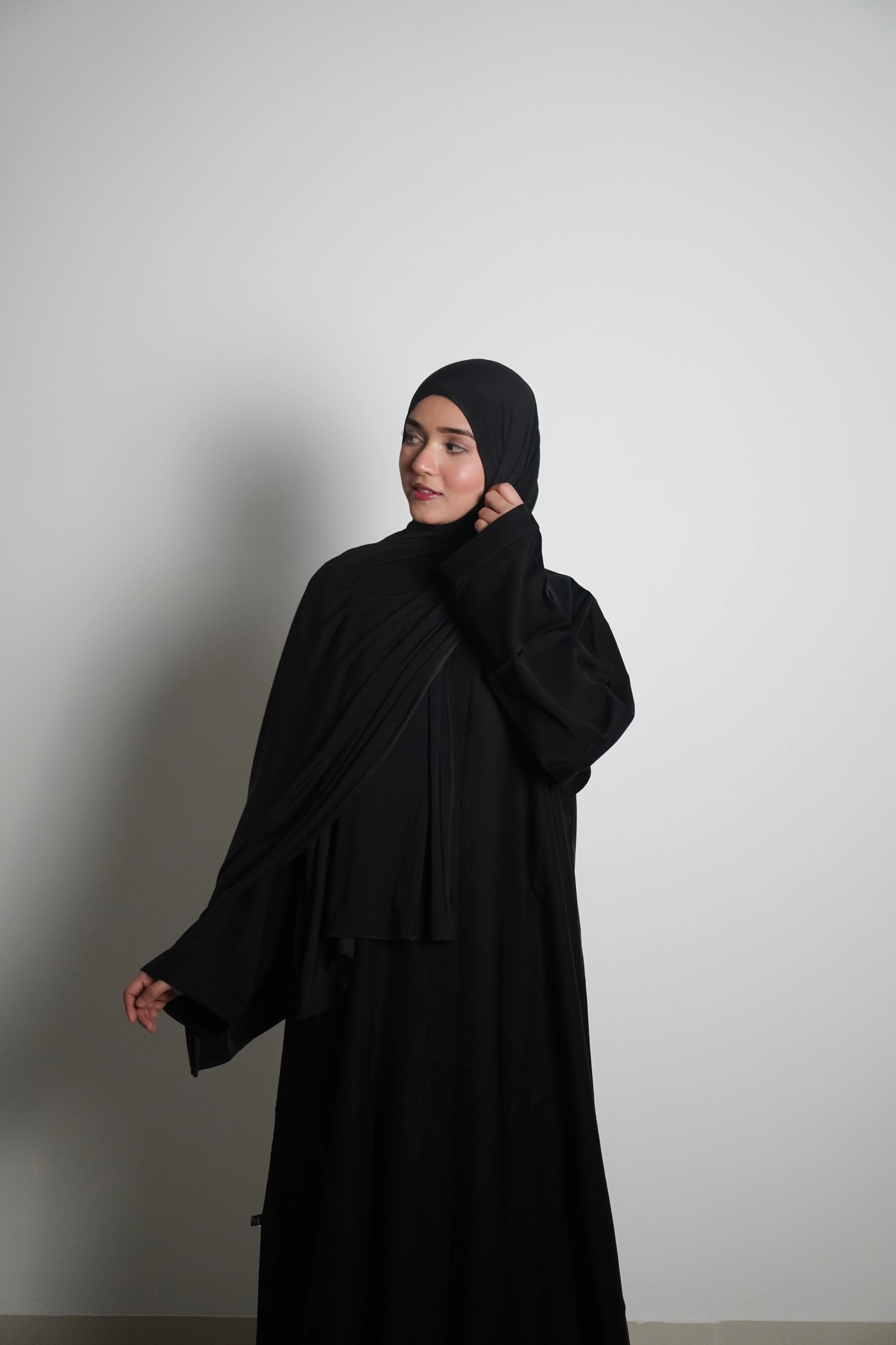 Classic Black Abayah 2.0 - Image 5
