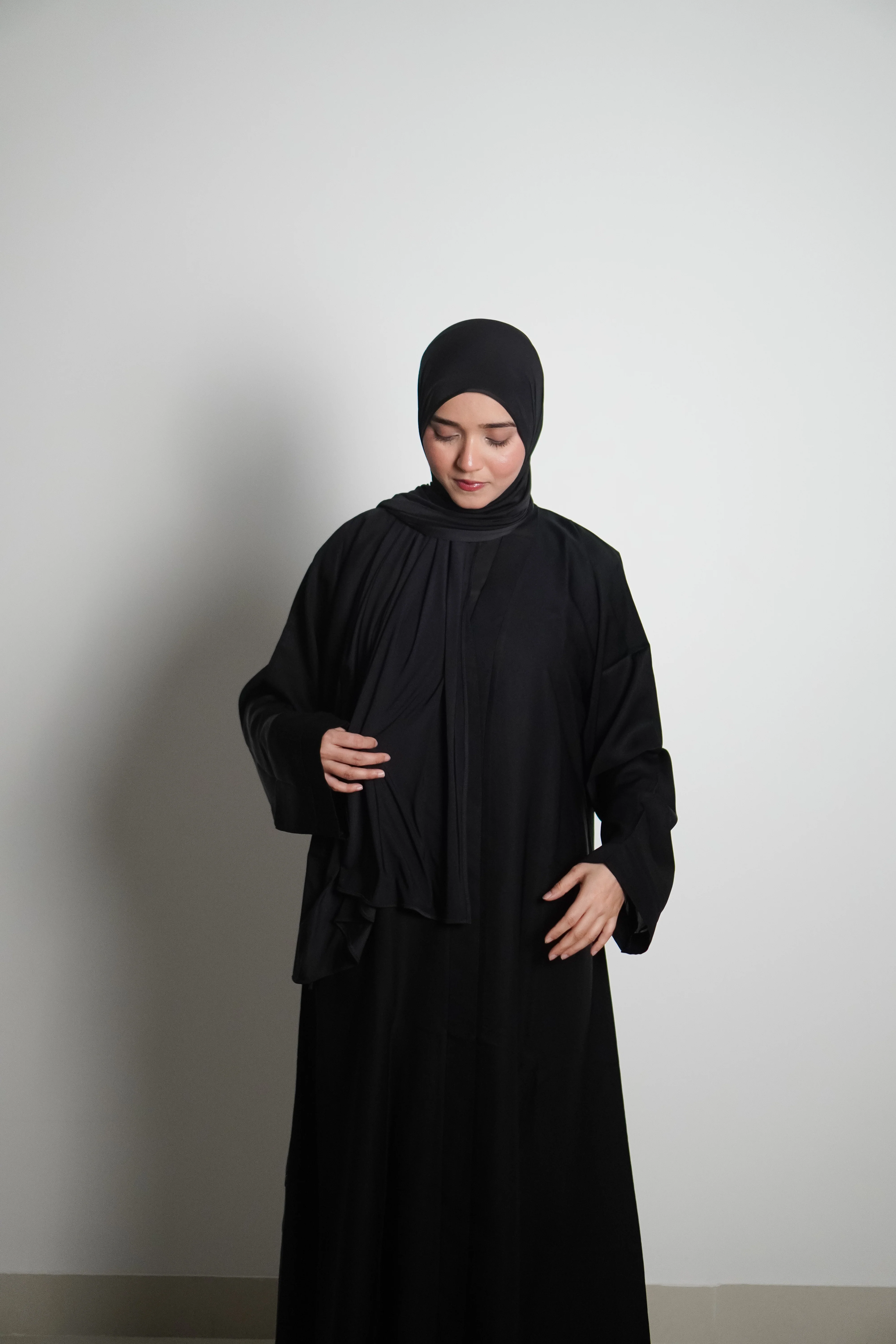 Classic Black Abayah 2.0 - Image 8