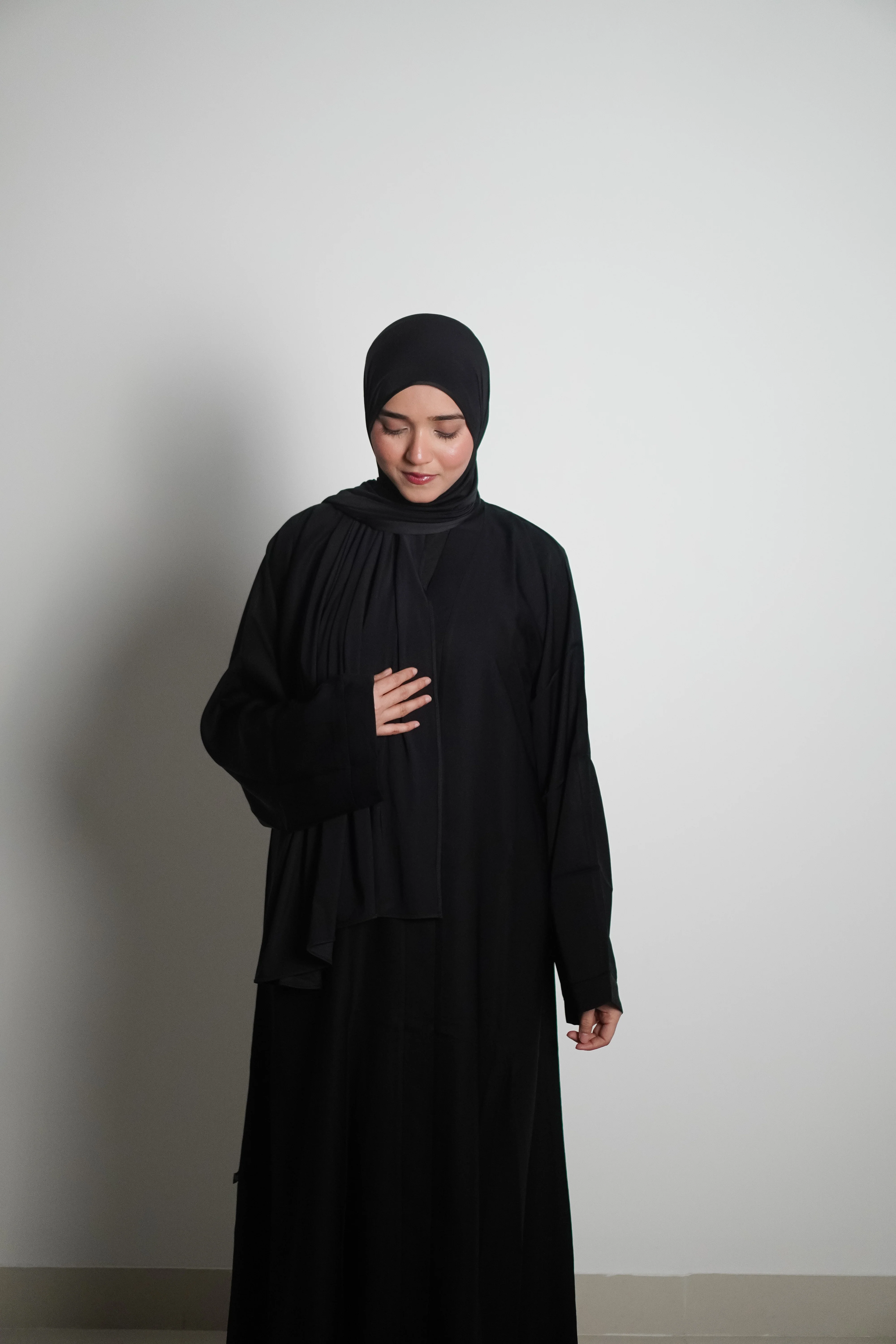 Classic Black Abayah 2.0 - Image 9