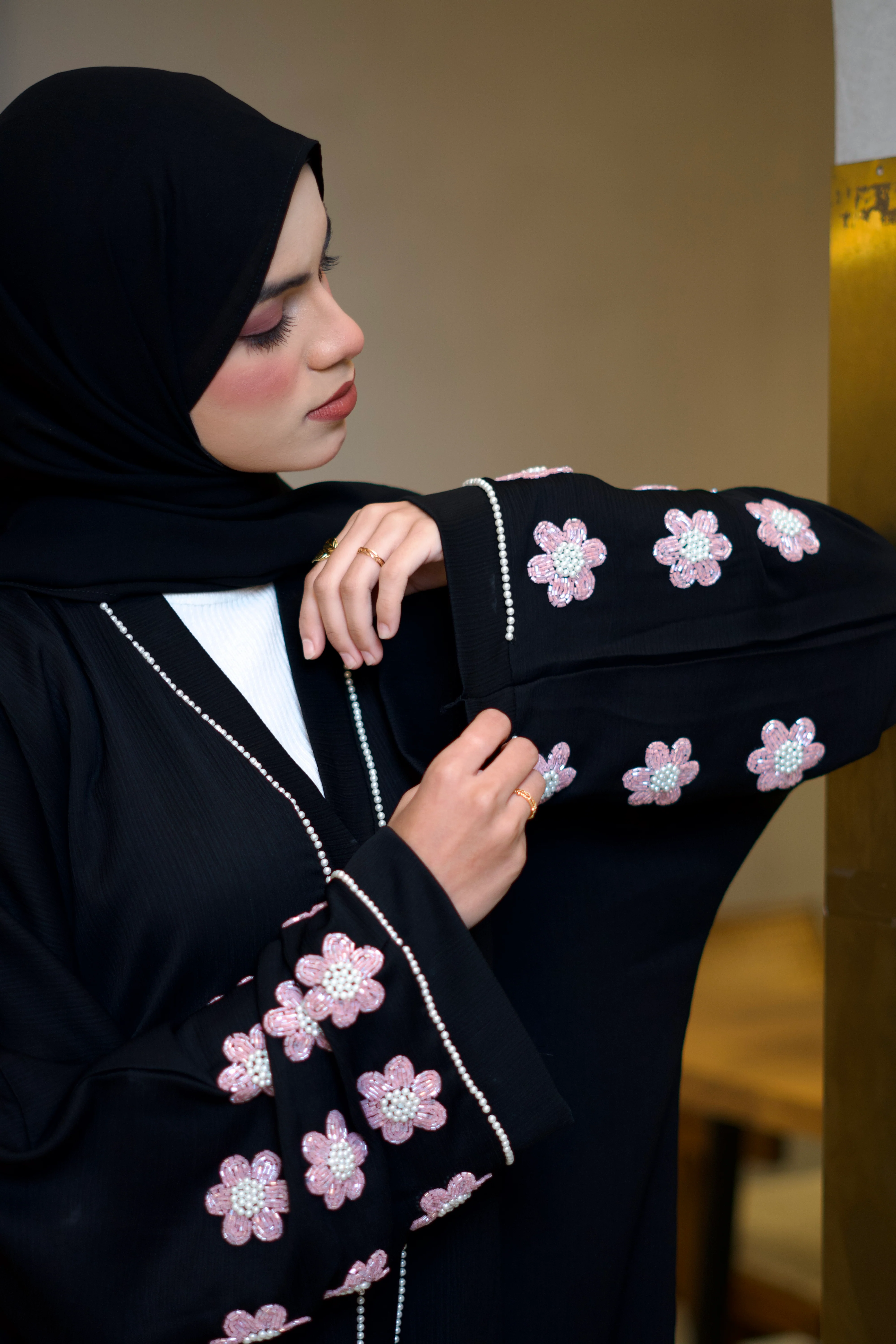 Pearl Noir Abayah - Image 10