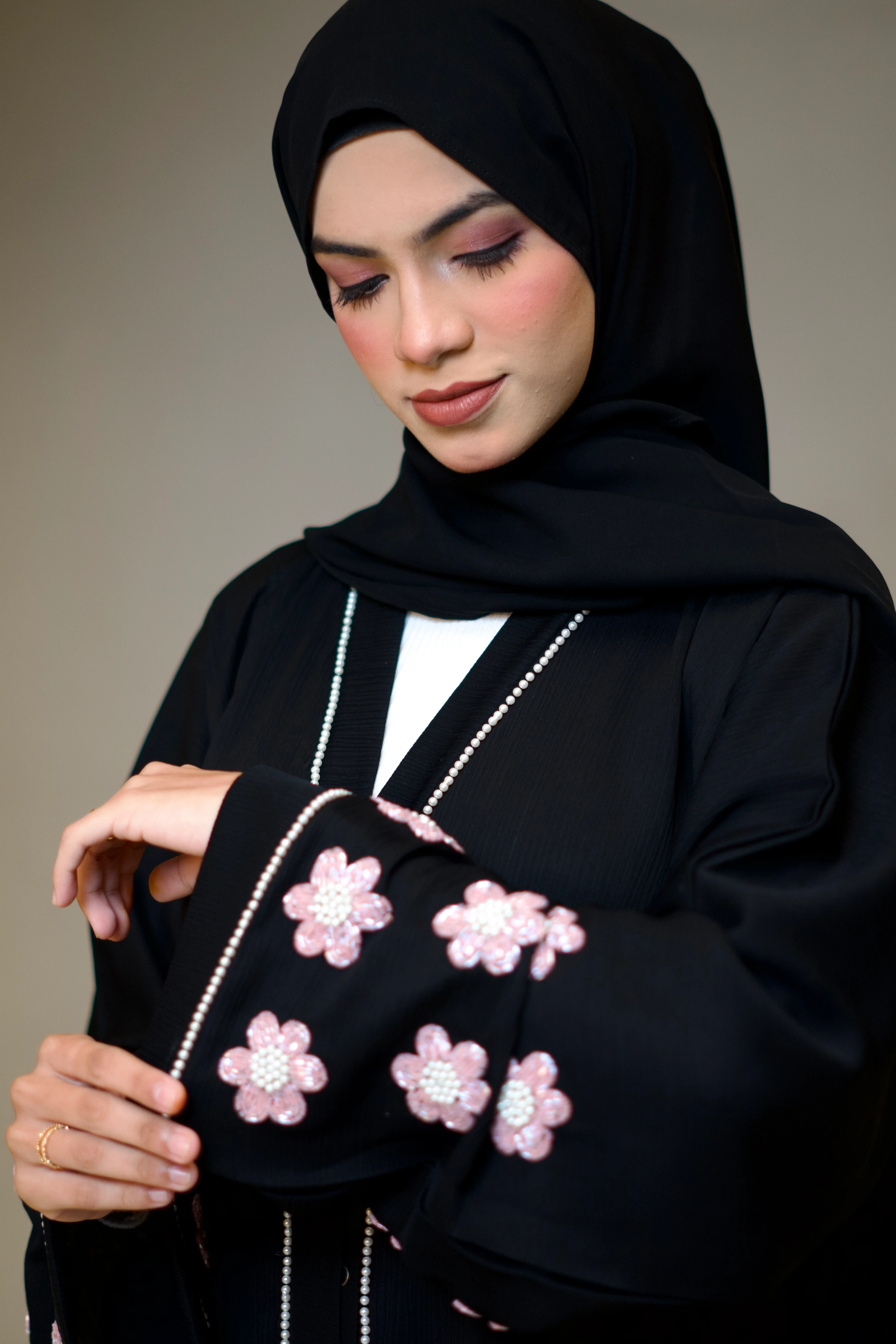 Pearl Noir Abayah - Image 14
