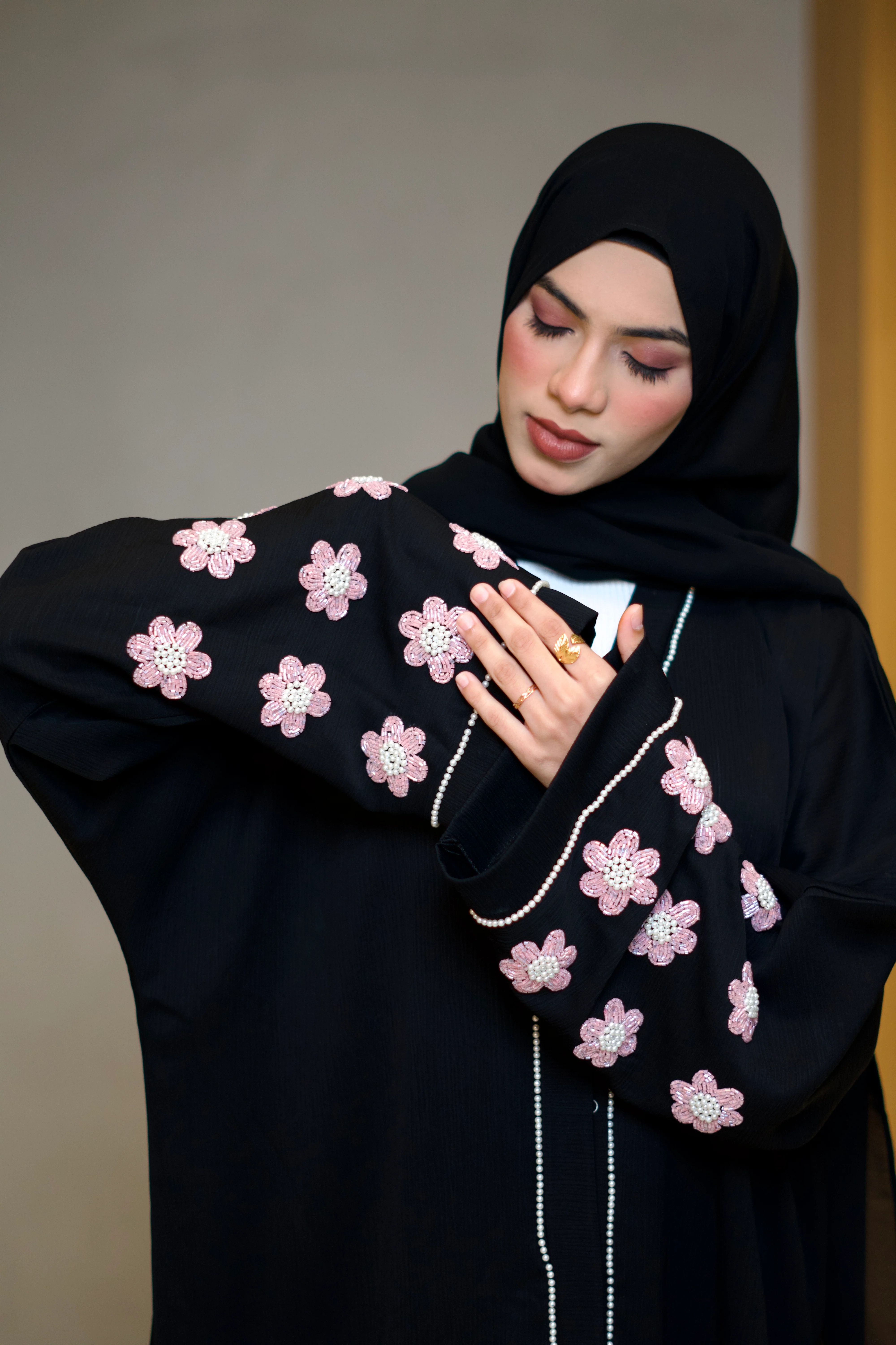 Pearl Noir Abayah - Image 17