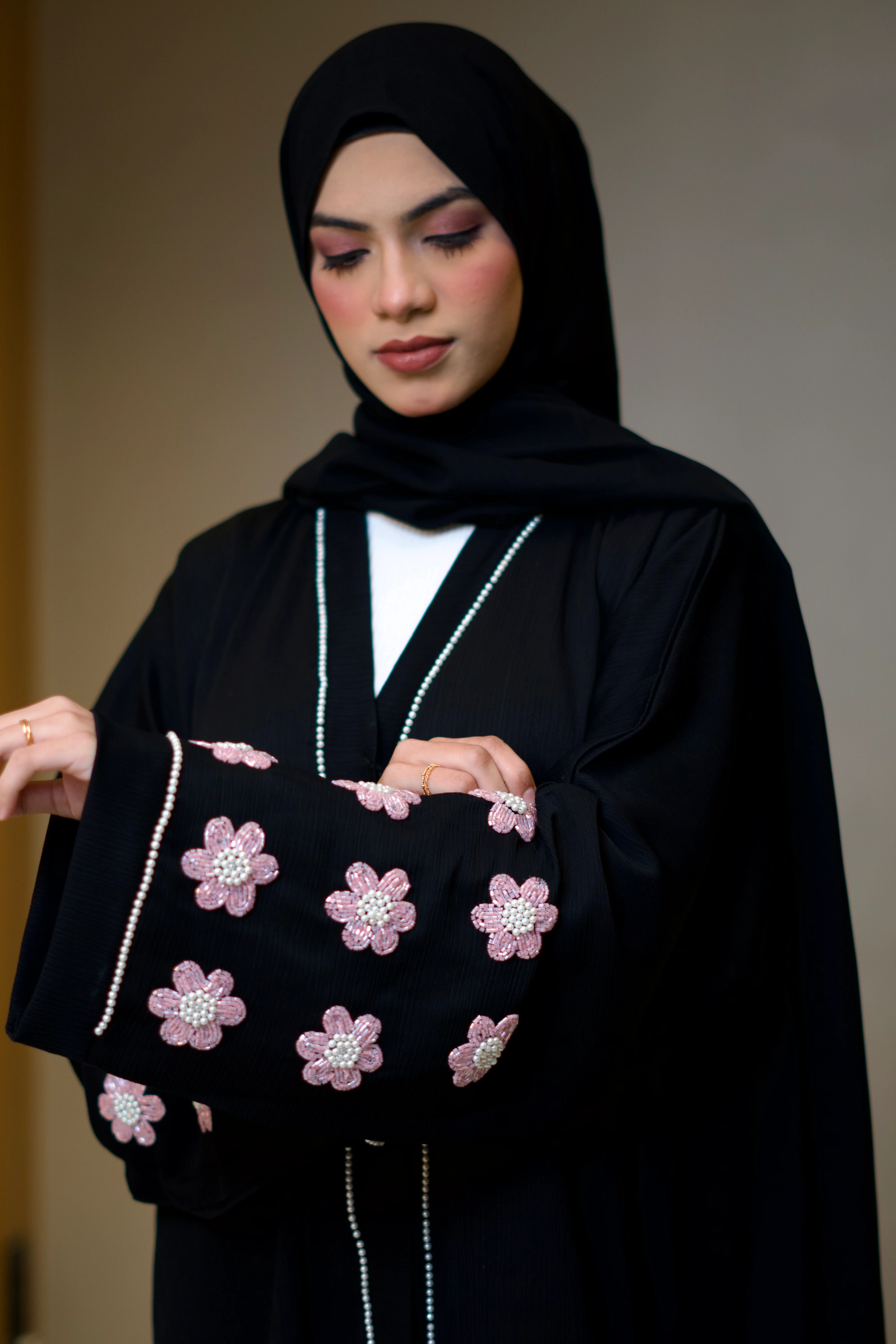 Pearl Noir Abayah - Image 18