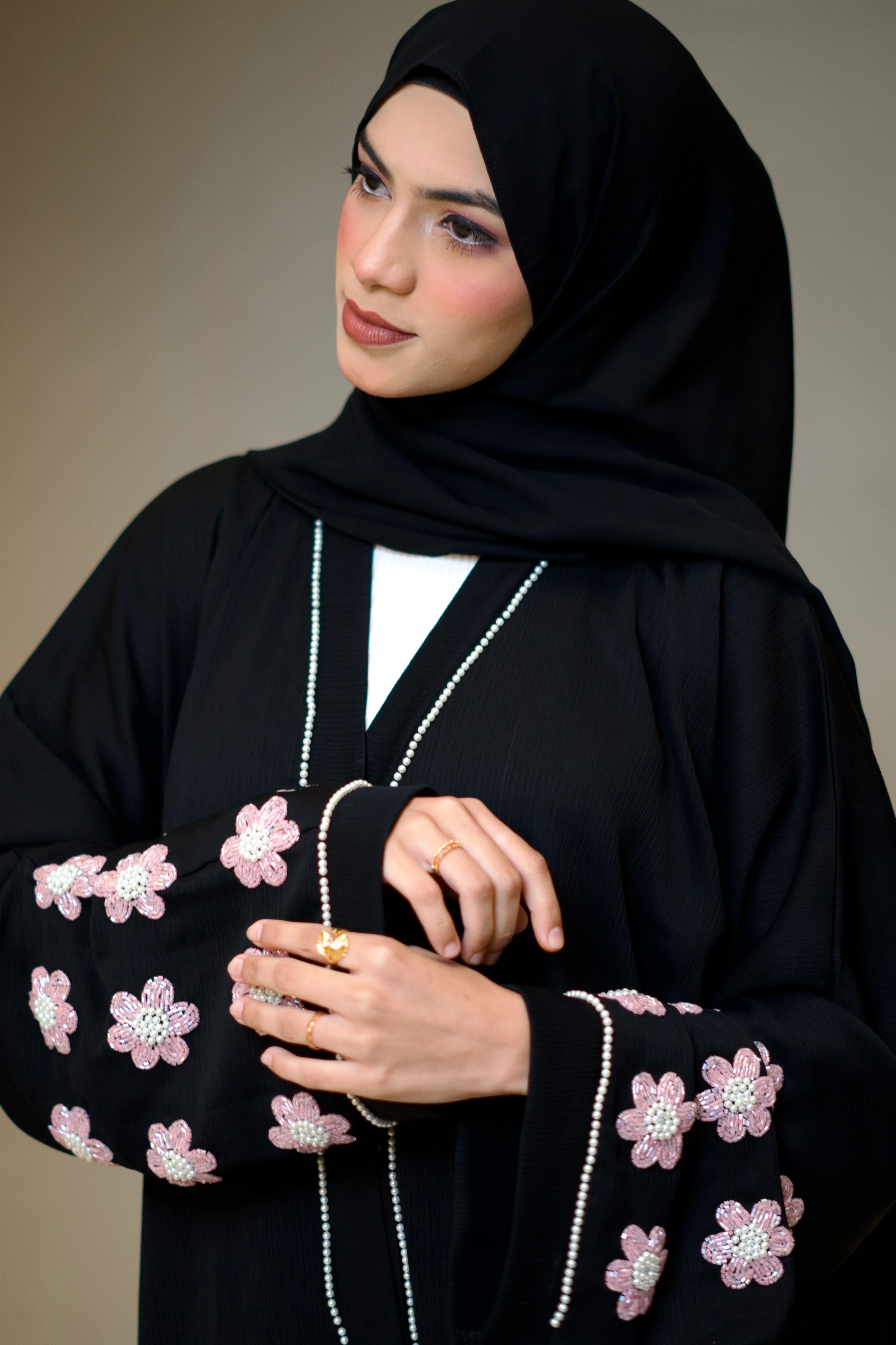 Pearl Noir Abayah - Image 2