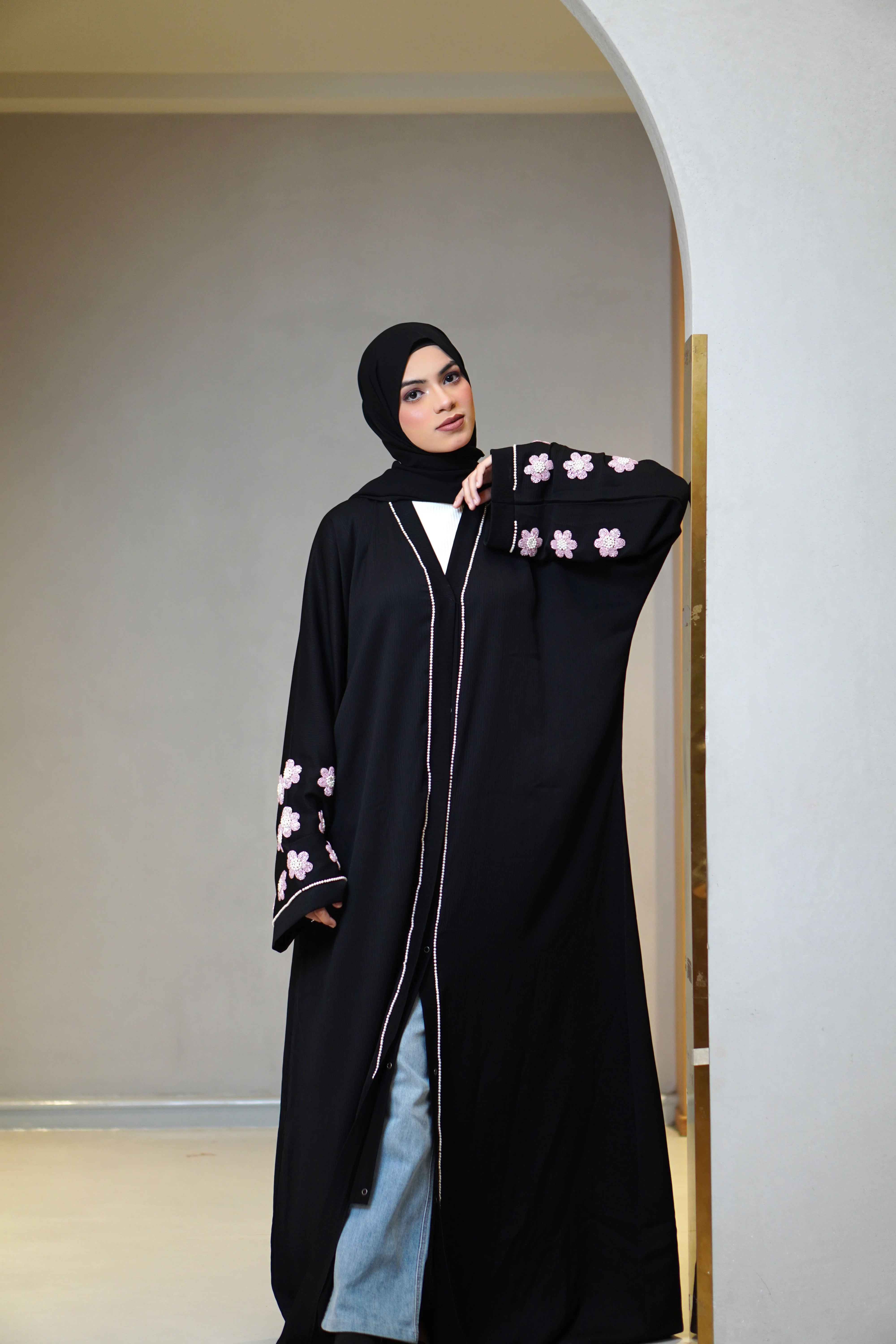 Pearl Noir Abayah - Image 4
