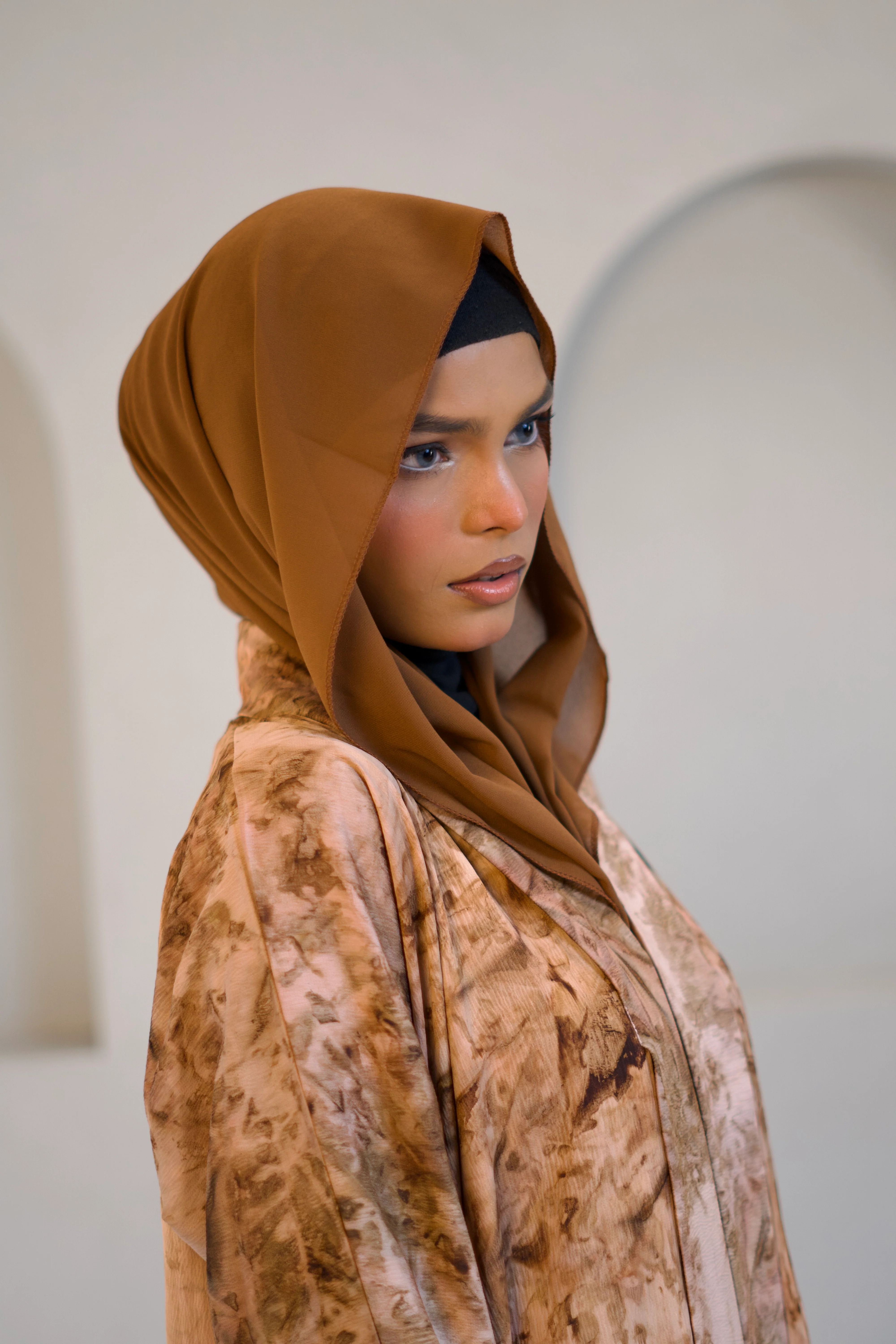EARTHY PRINT ABAYAH - CARAMEL - Image 4