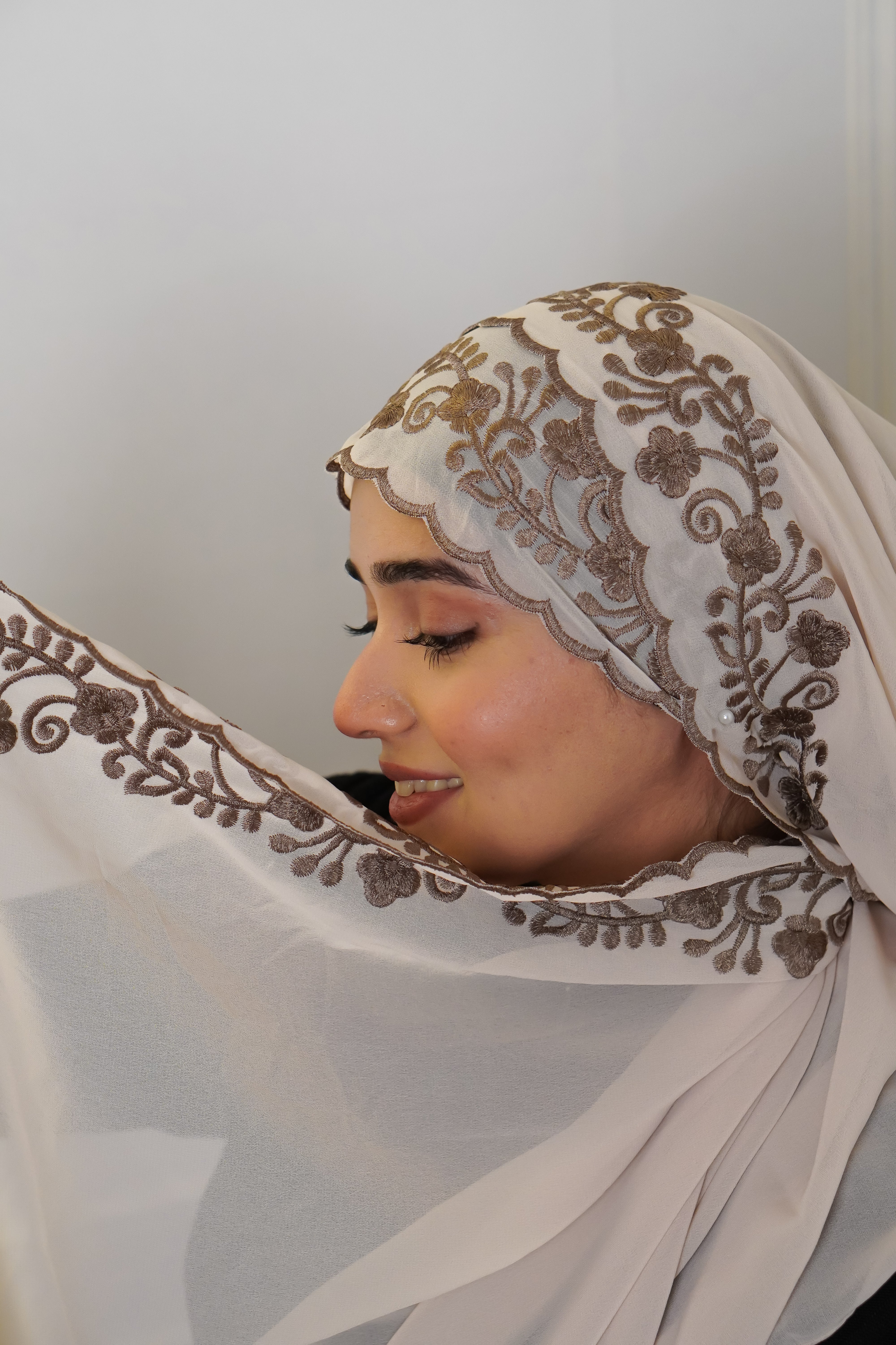 EMBROIDERED HIJAB - Crème - Image 4