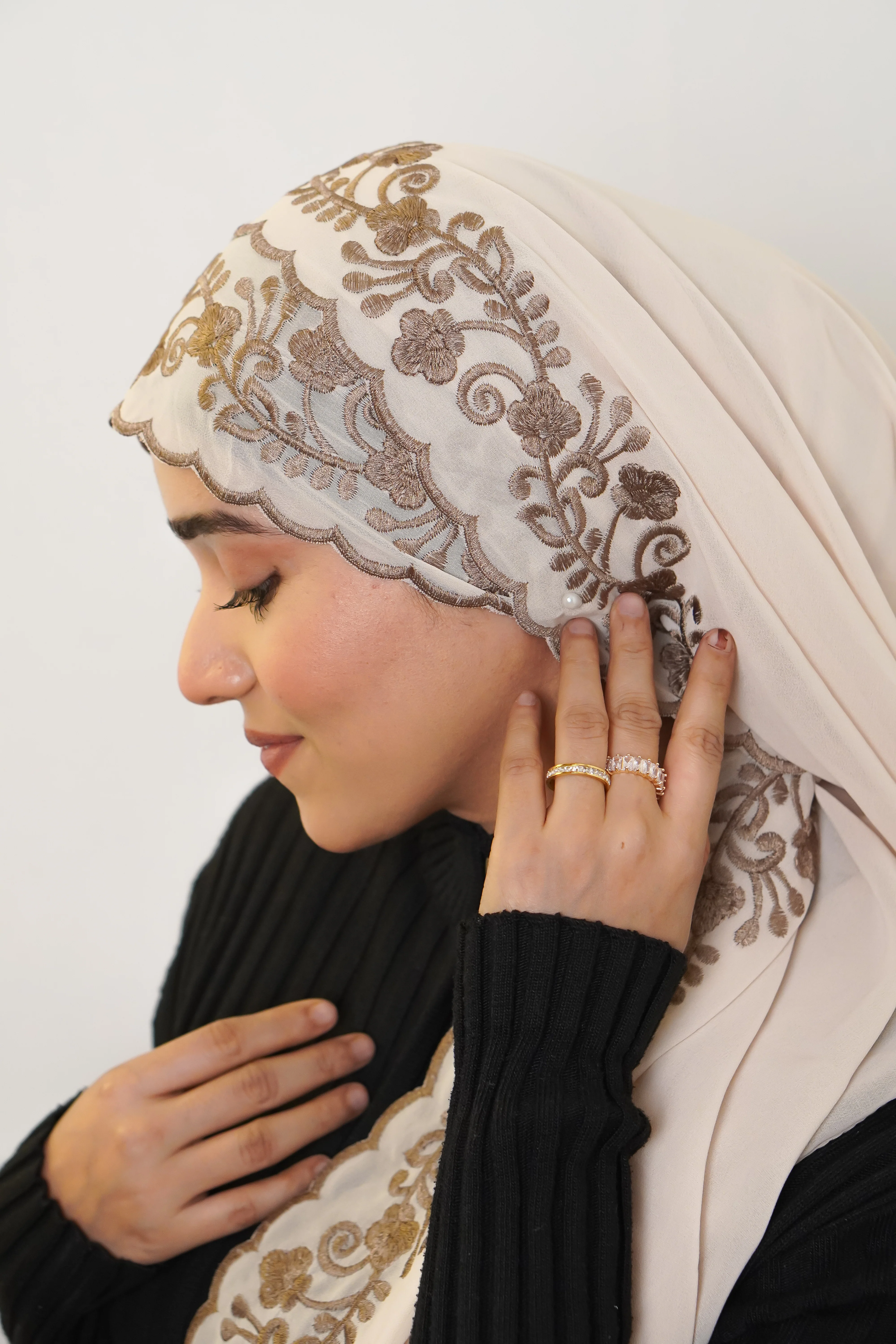 EMBROIDERED HIJAB - Crème - Image 6
