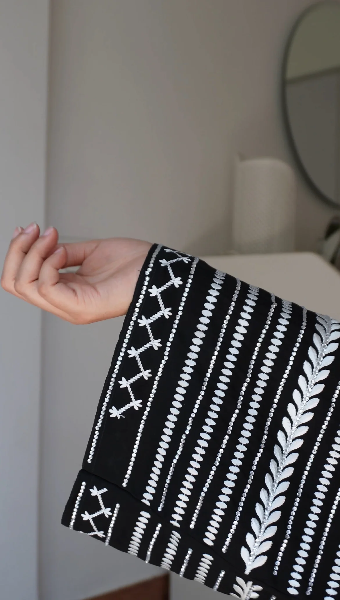 HAFSA EMBROIDERED ABAYAH - Image 4