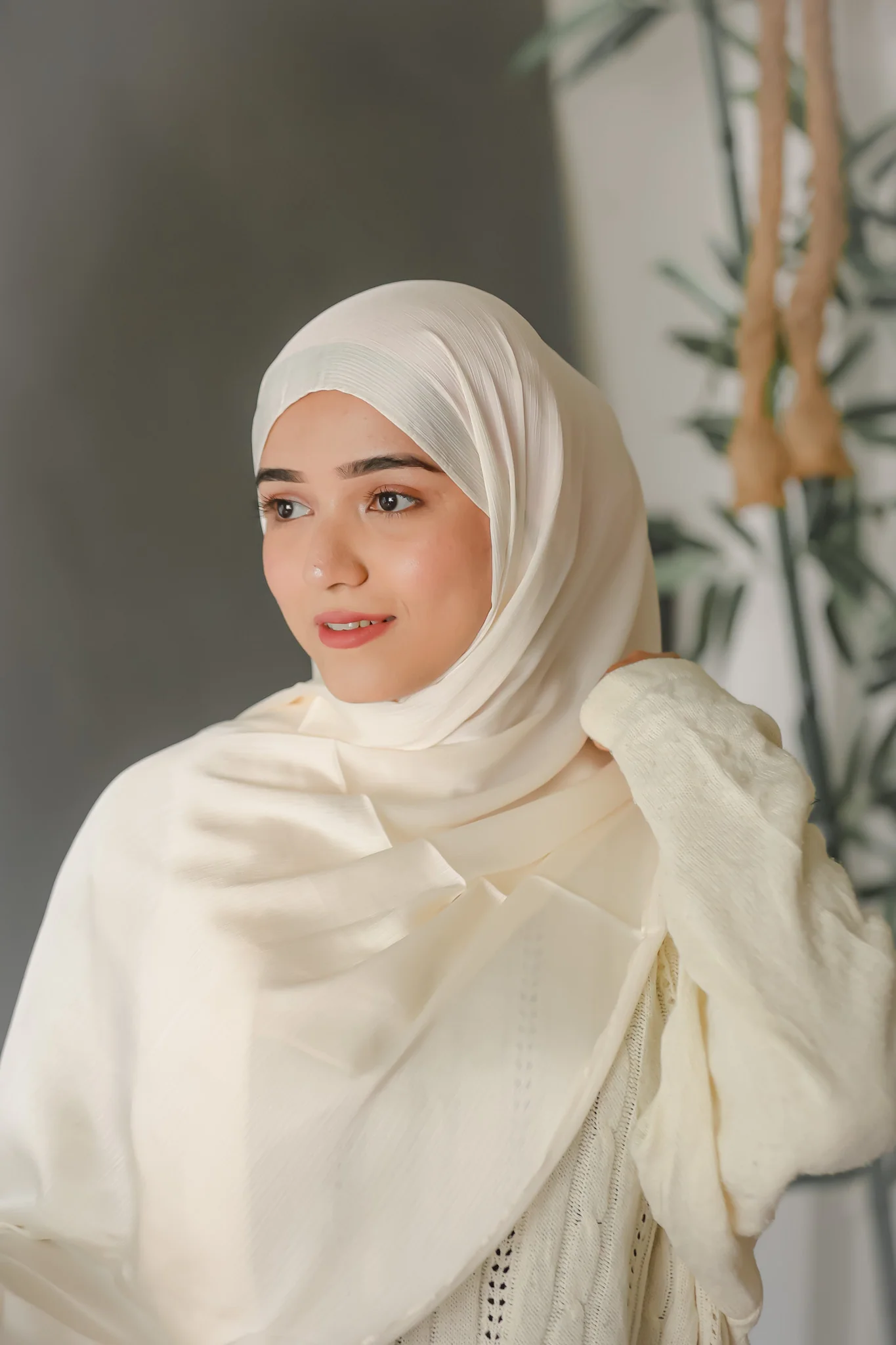 MUNA SATIN SILK - Creme Gold