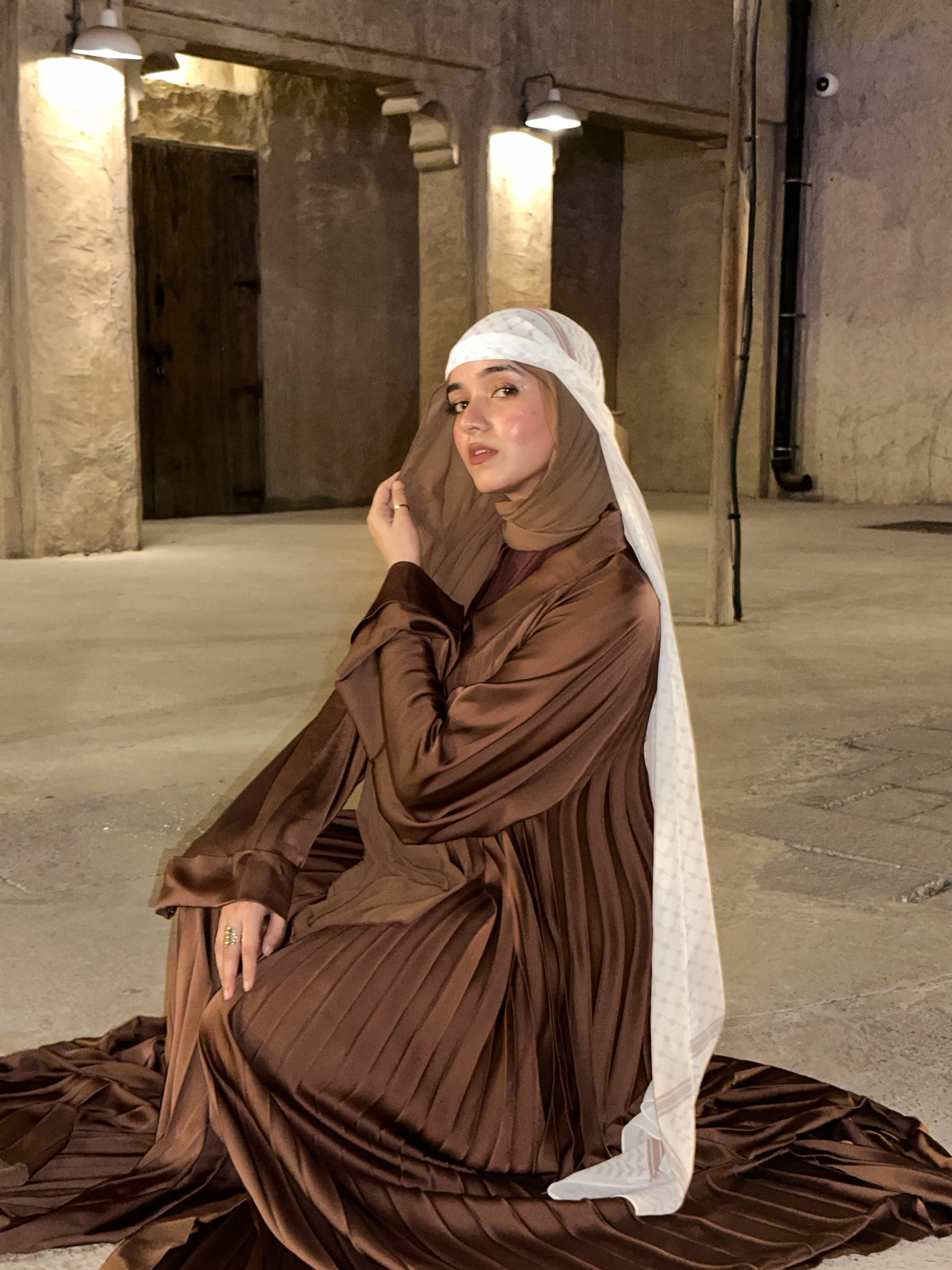 PLEATED ABAYAH - BROWN