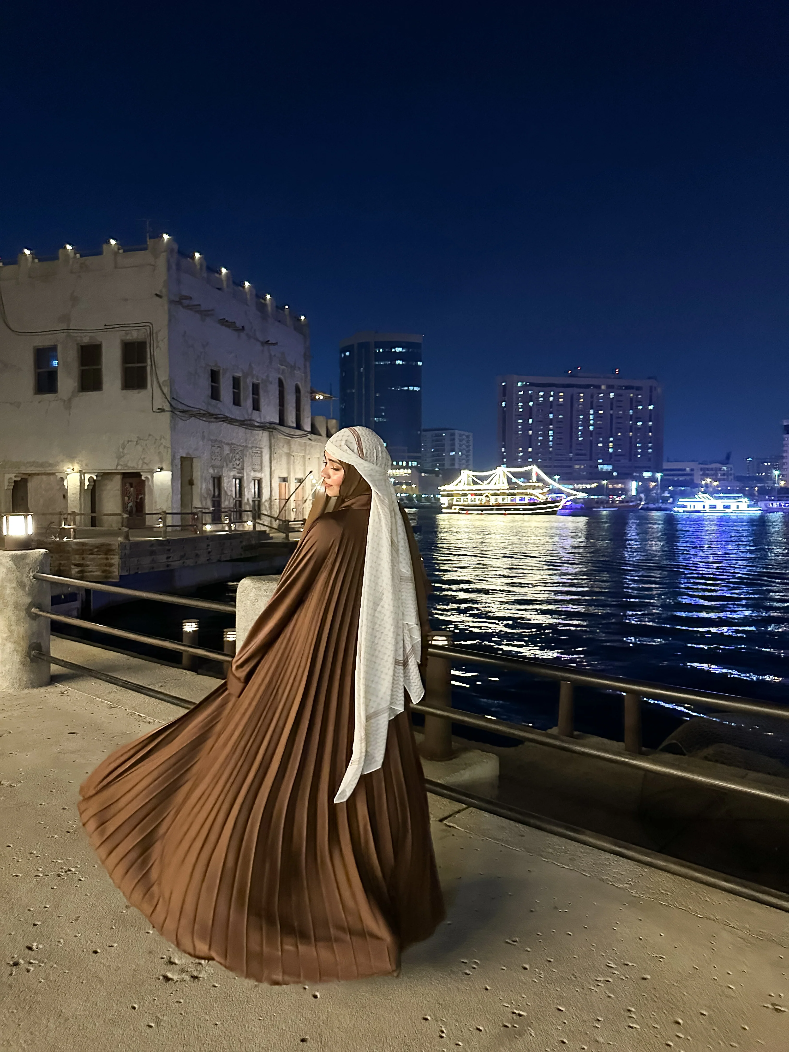 PLEATED ABAYAH - BROWN - Image 2