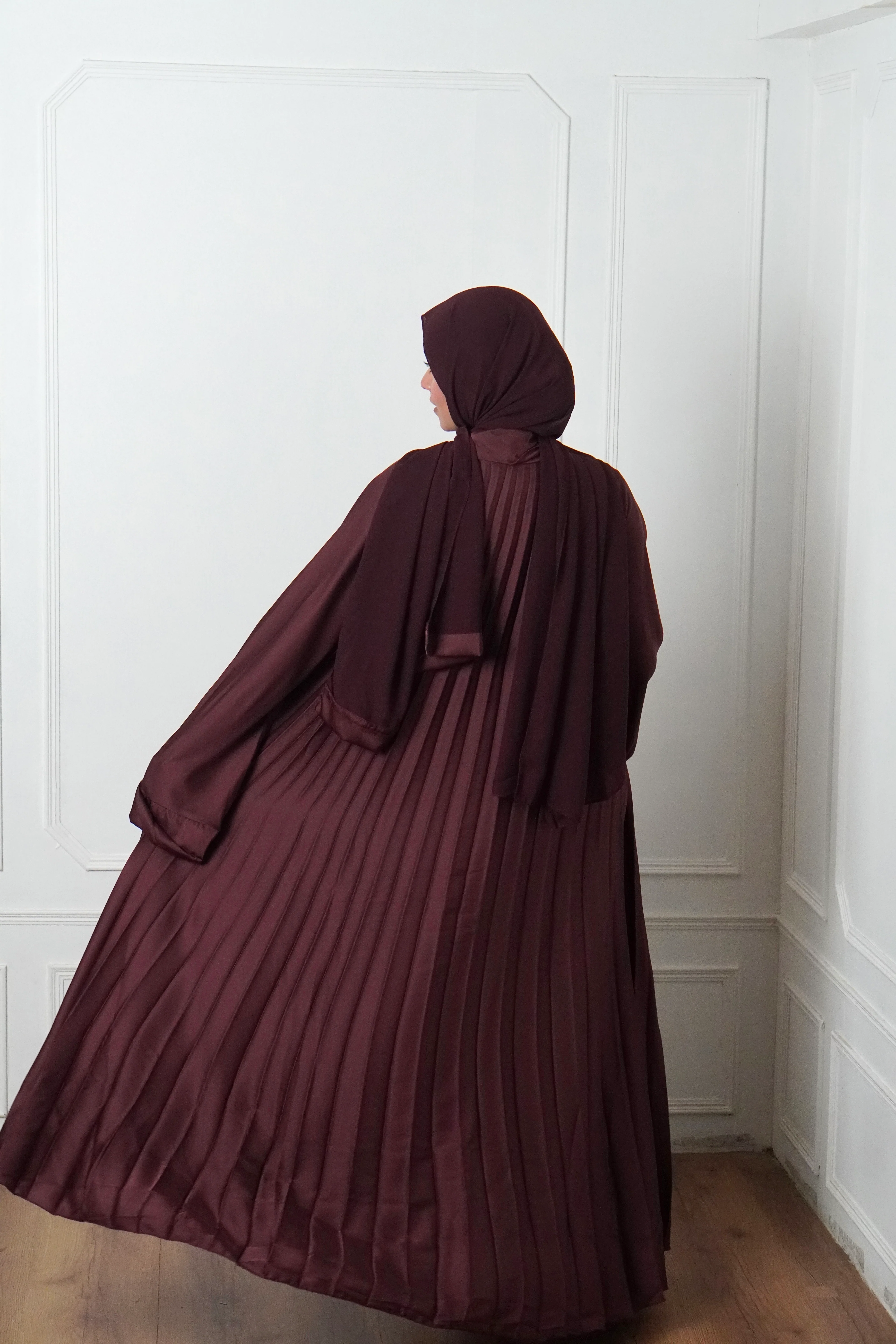 PLEATED ABAYAH - MAROON - Image 3