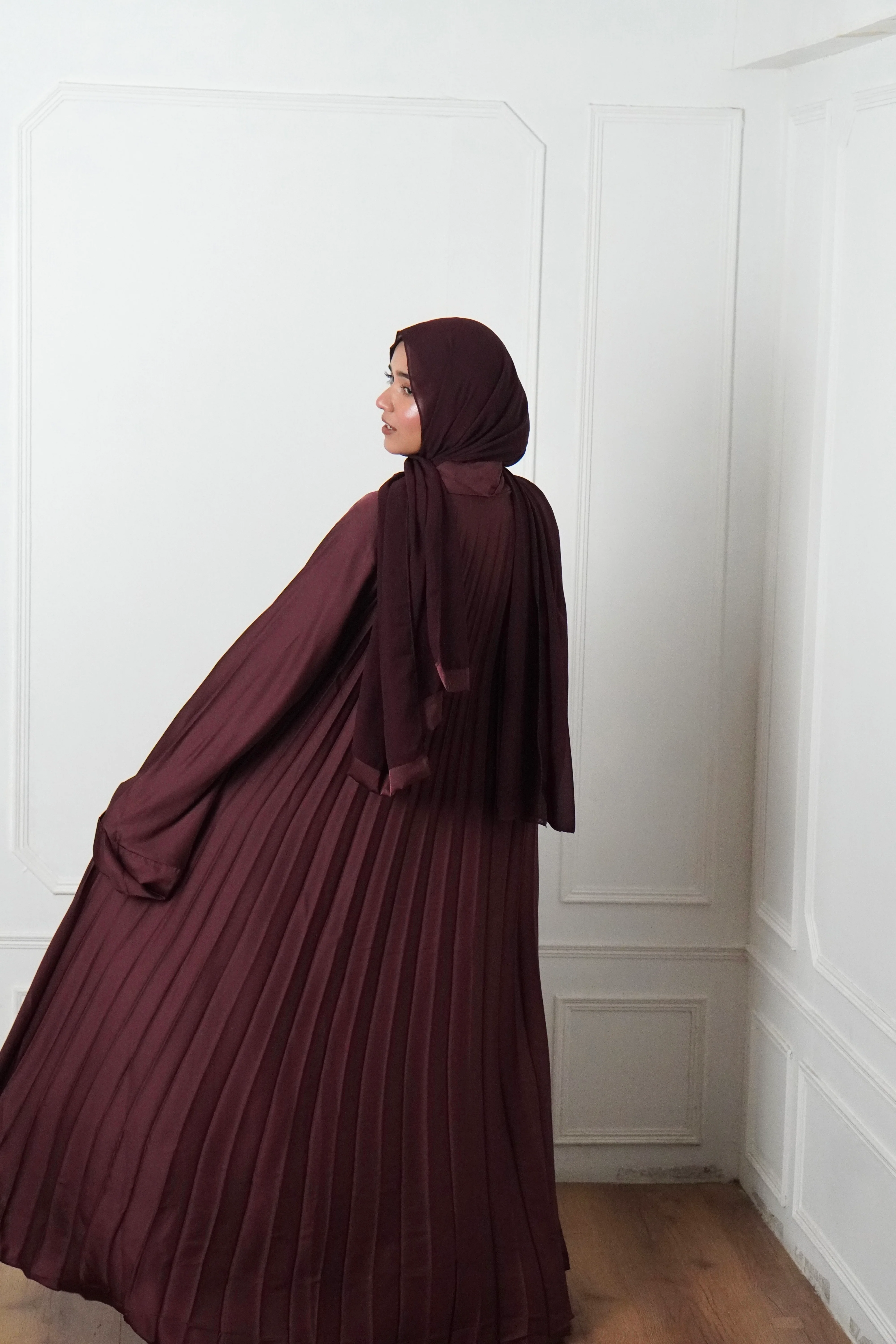 PLEATED ABAYAH - MAROON - Image 6