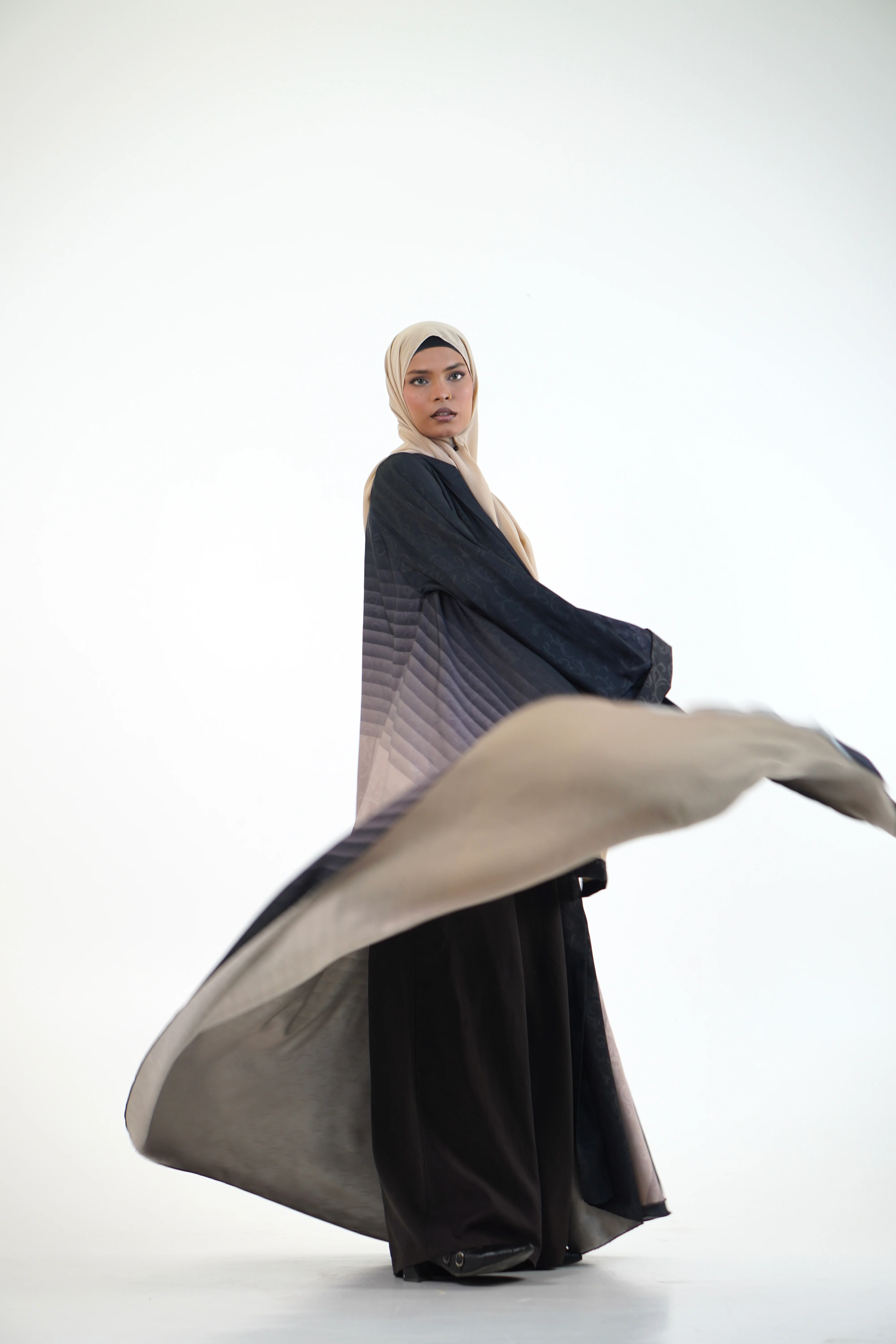 TEXTURED OMBRE PLEATED ABAYAH