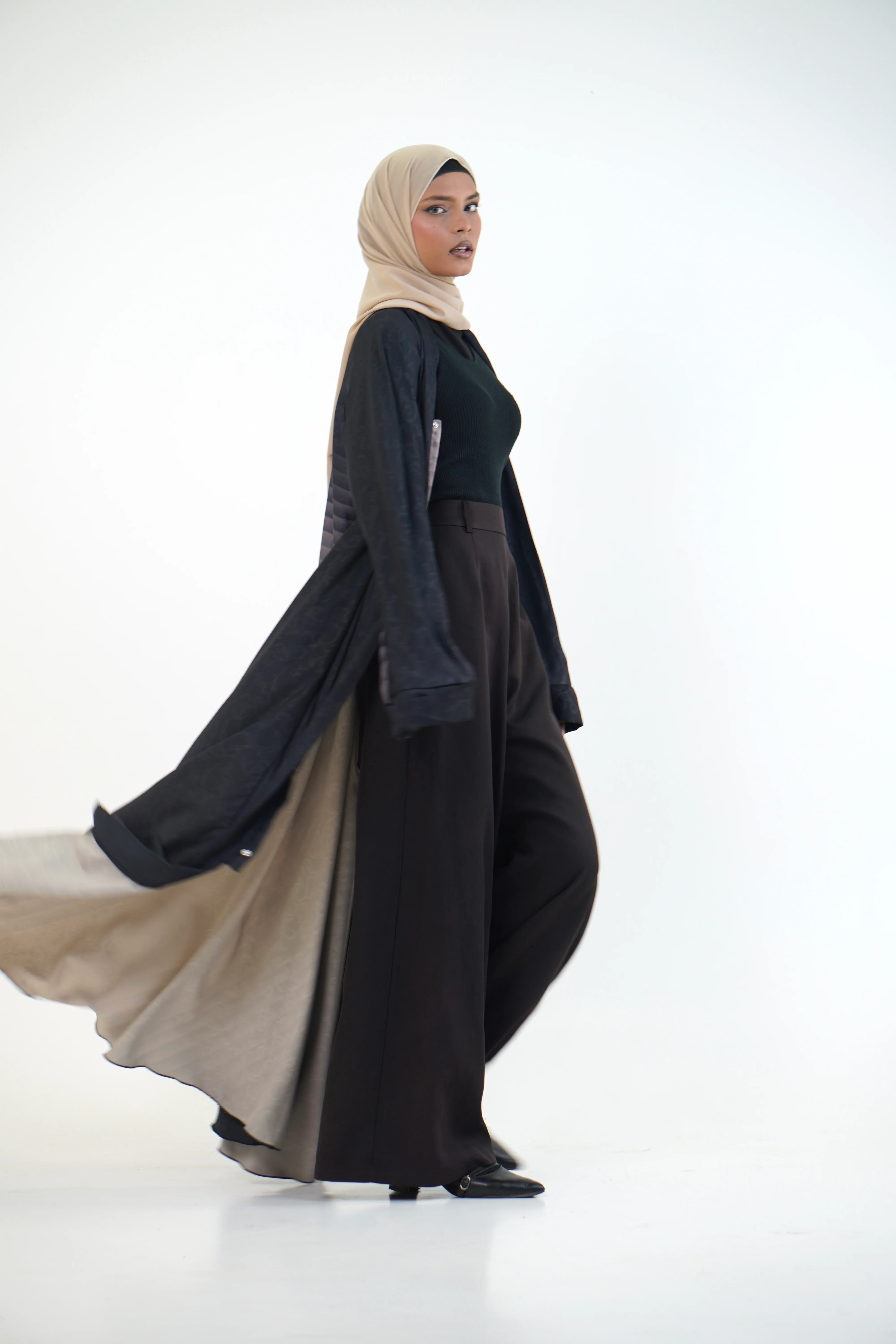 TEXTURED OMBRE PLEATED ABAYAH - Image 14