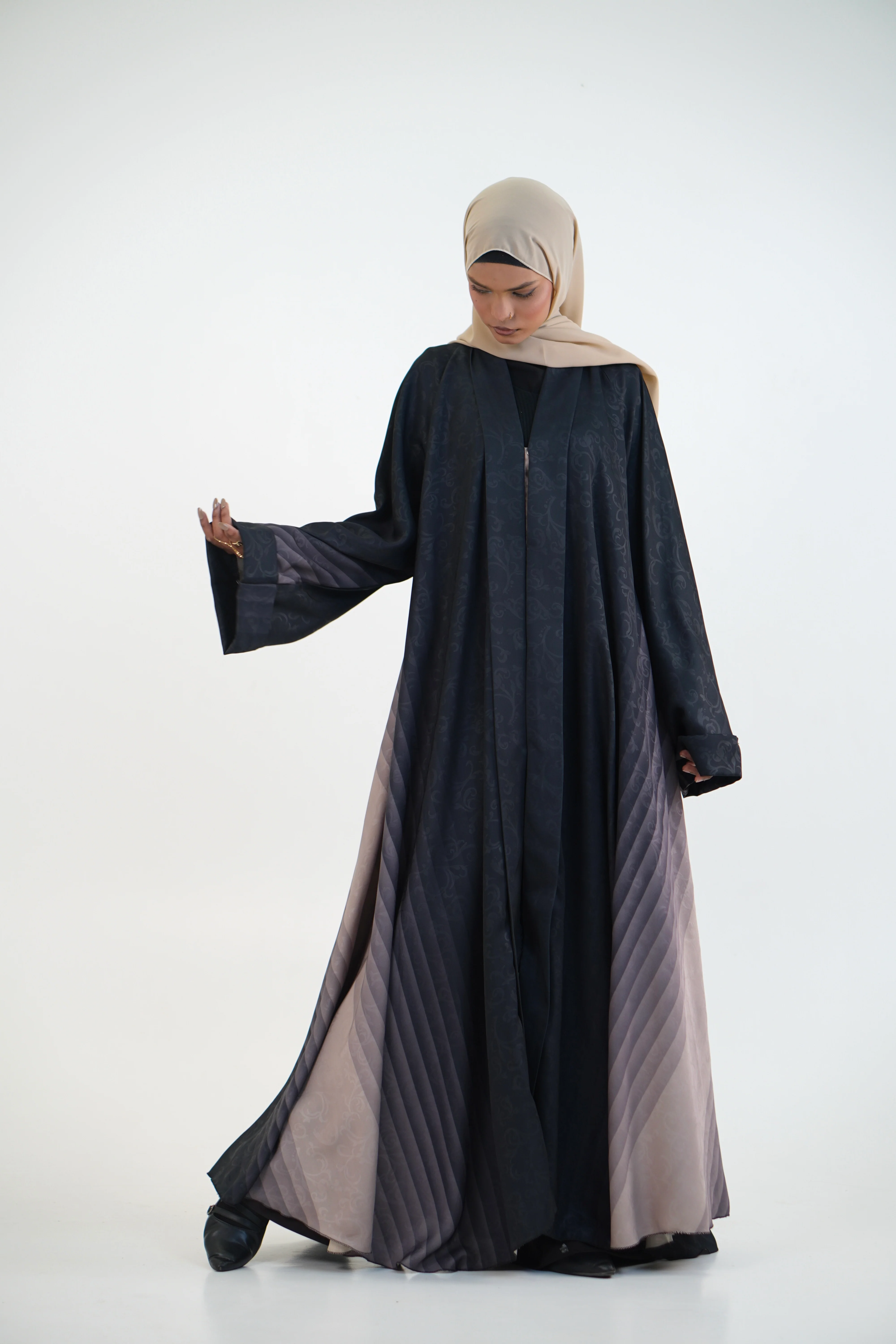 TEXTURED OMBRE PLEATED ABAYAH - Image 17