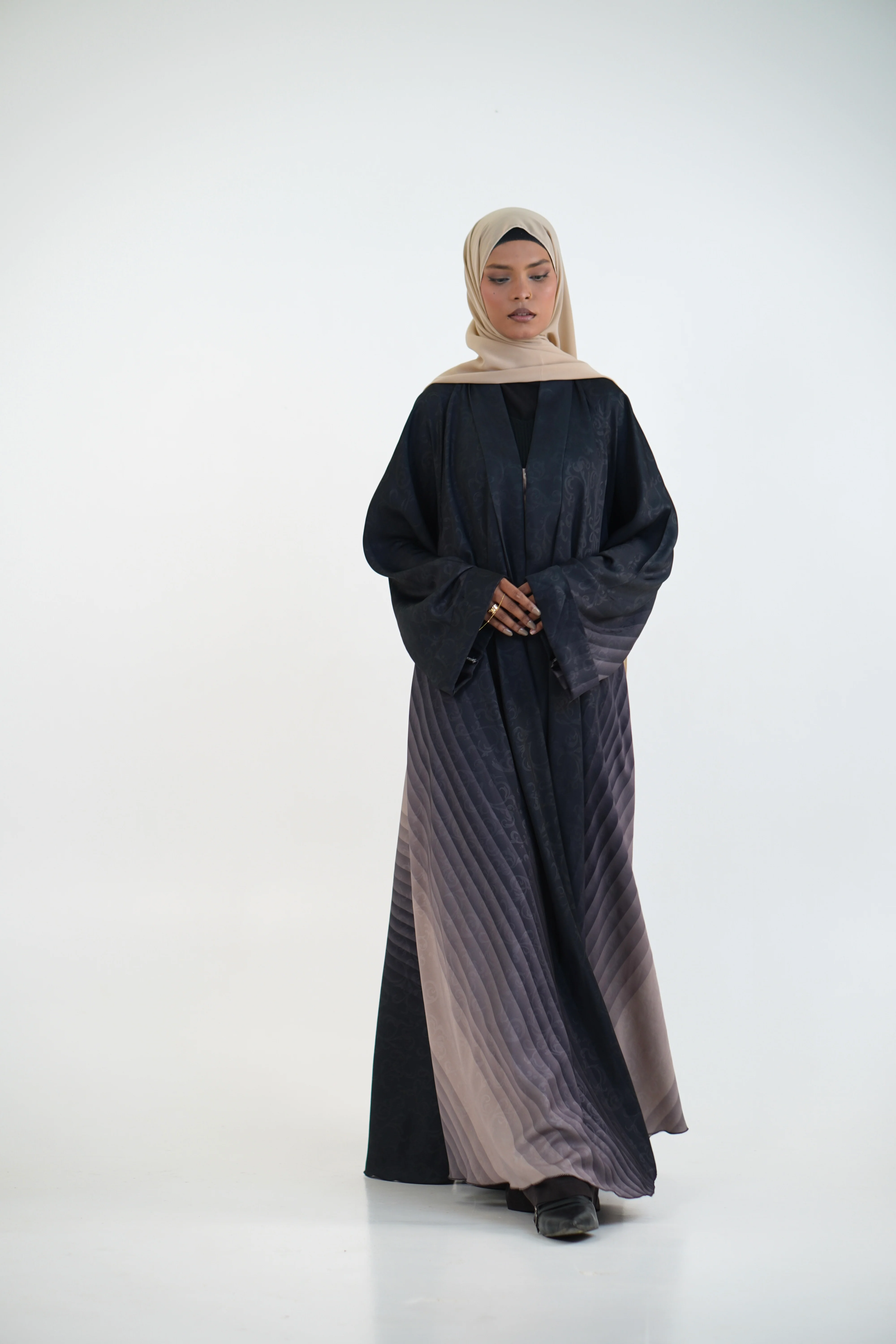 TEXTURED OMBRE PLEATED ABAYAH - Image 19