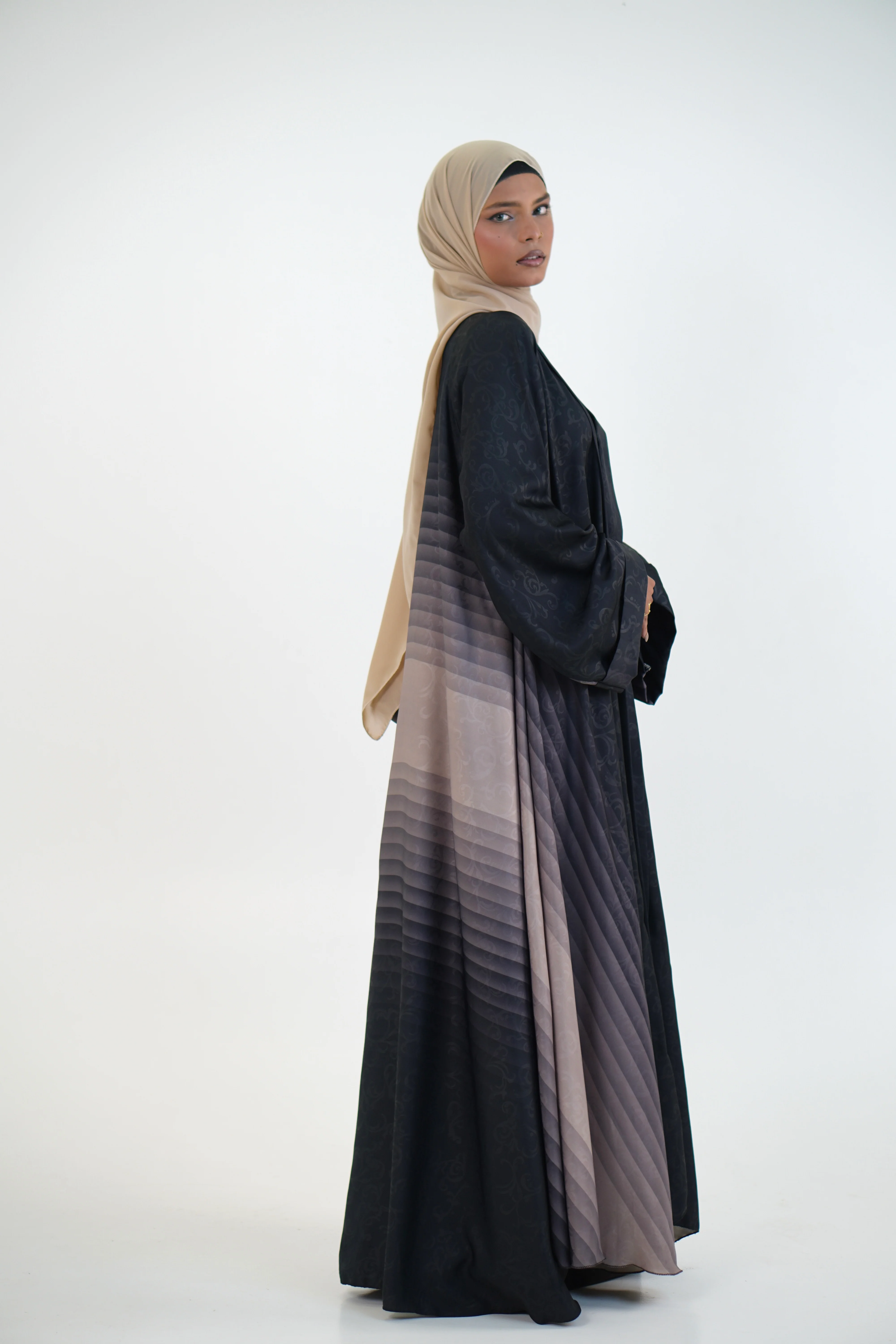 TEXTURED OMBRE PLEATED ABAYAH - Image 20