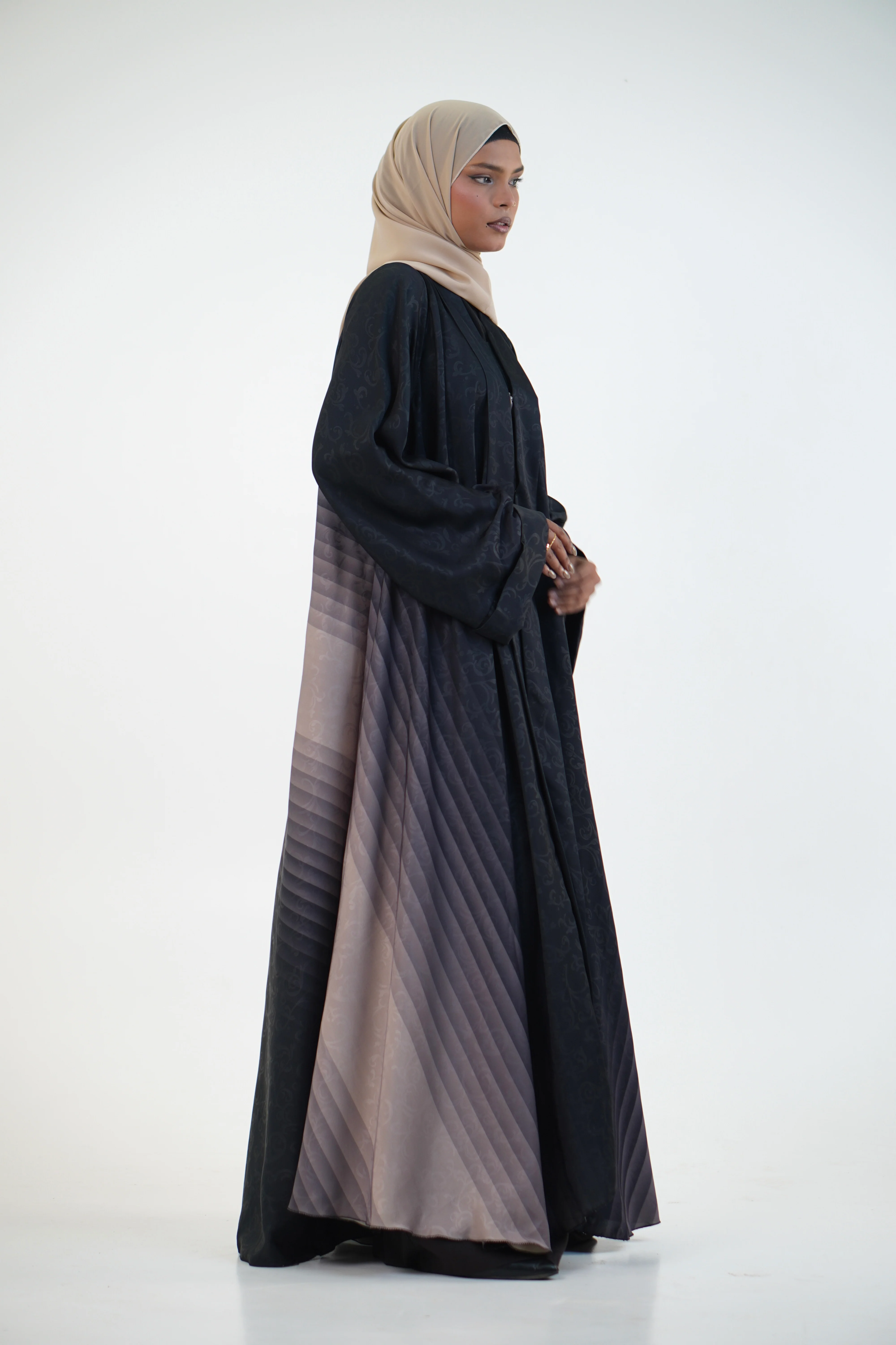 TEXTURED OMBRE PLEATED ABAYAH - Image 21