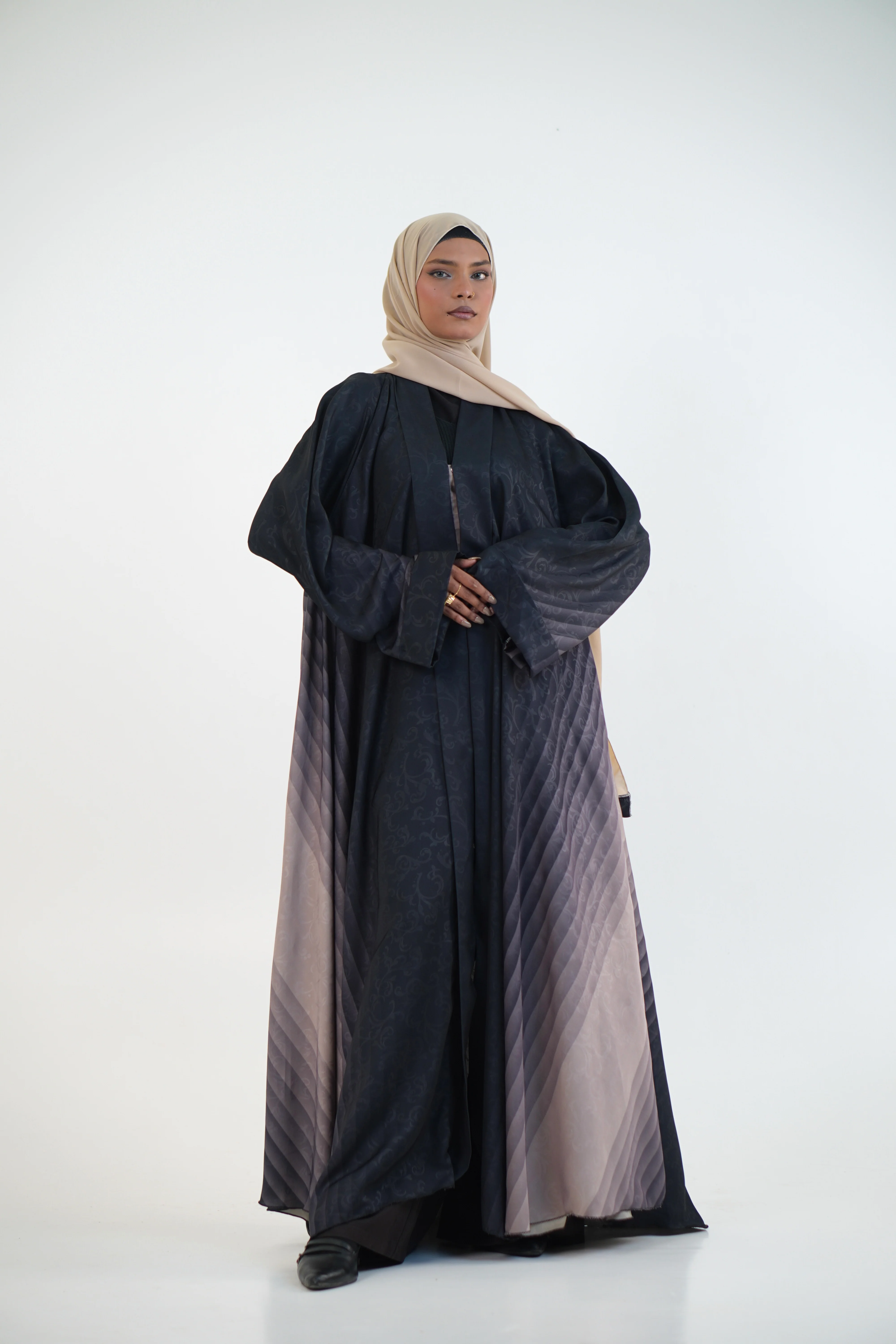 TEXTURED OMBRE PLEATED ABAYAH - Image 22
