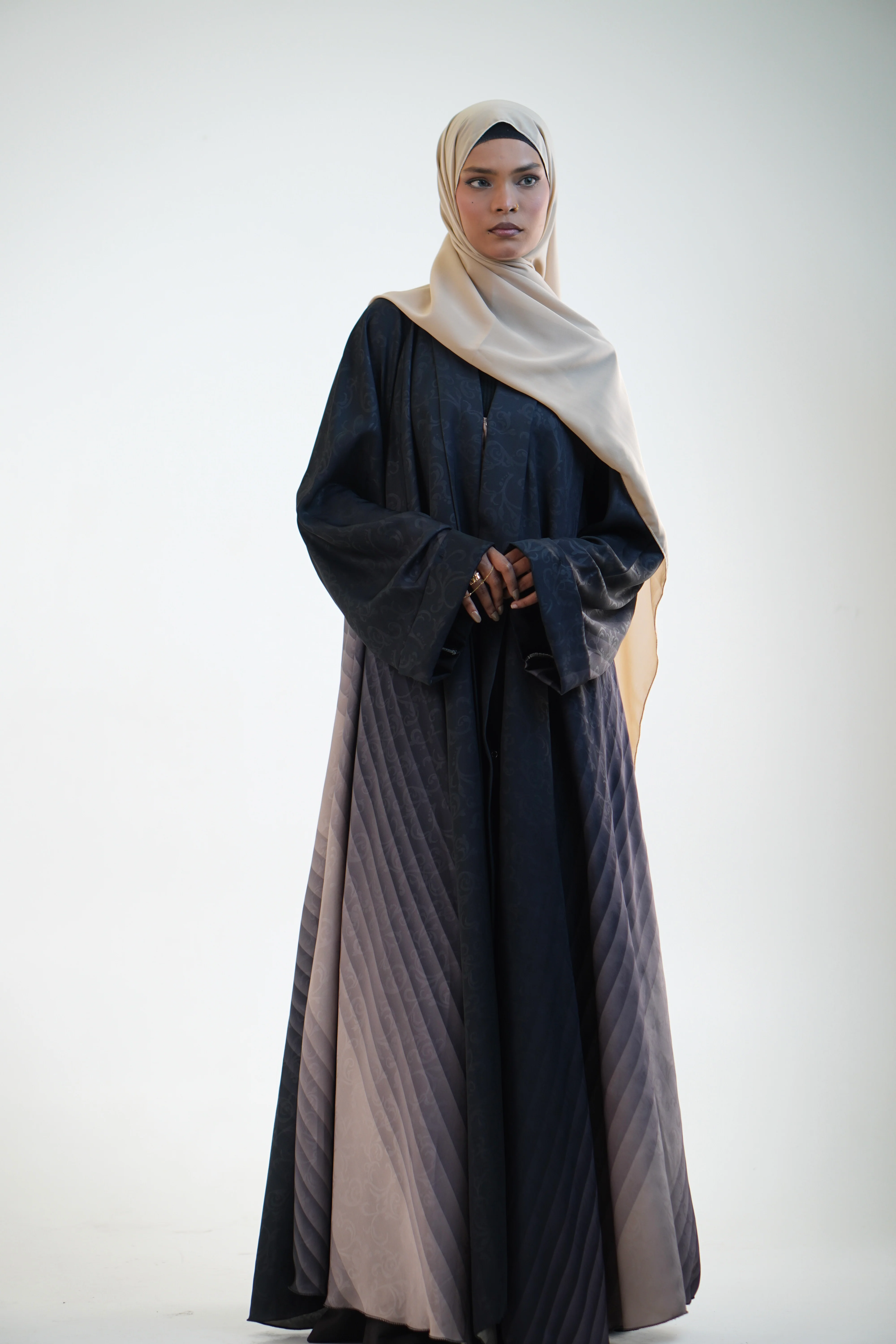 TEXTURED OMBRE PLEATED ABAYAH - Image 23