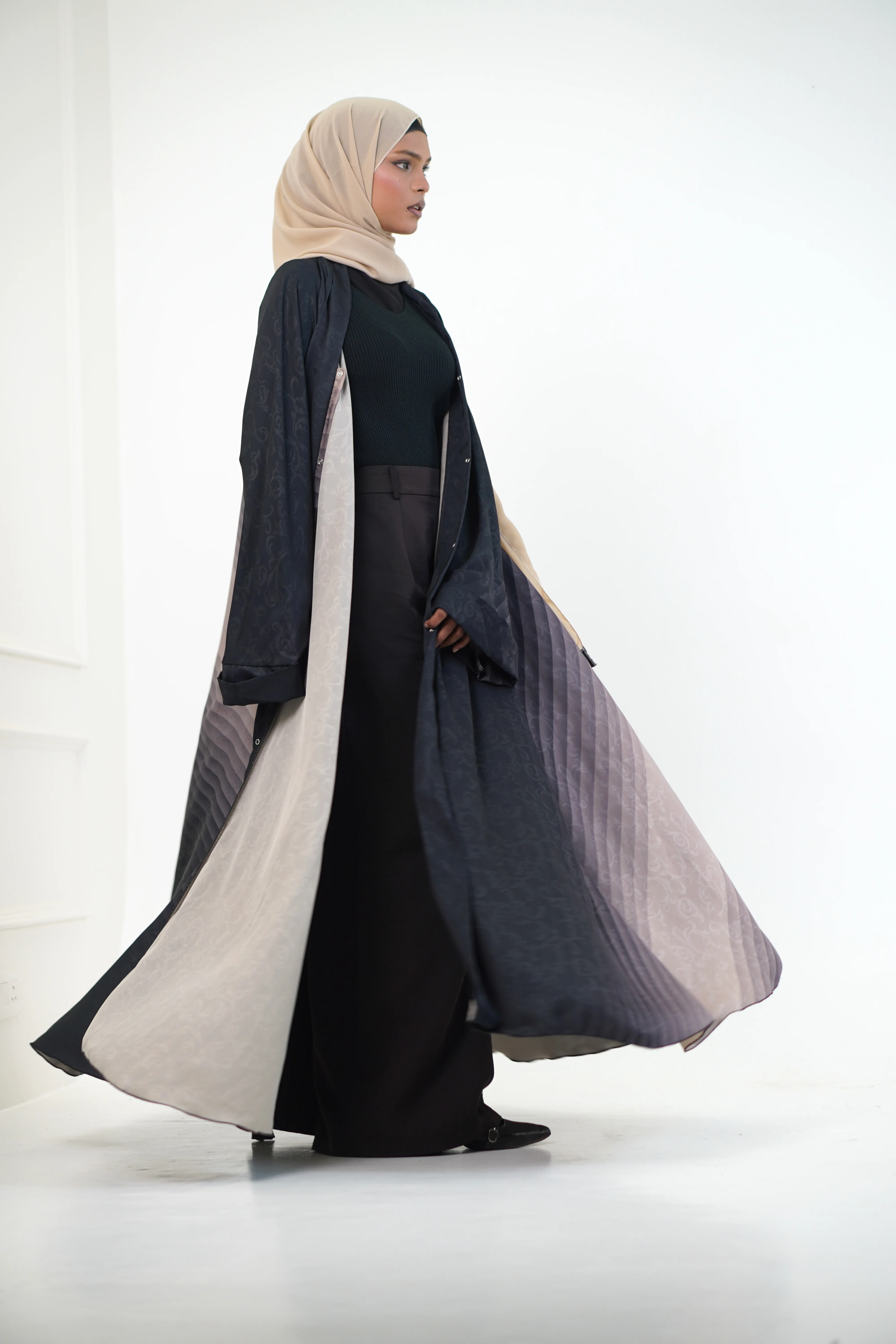TEXTURED OMBRE PLEATED ABAYAH - Image 24